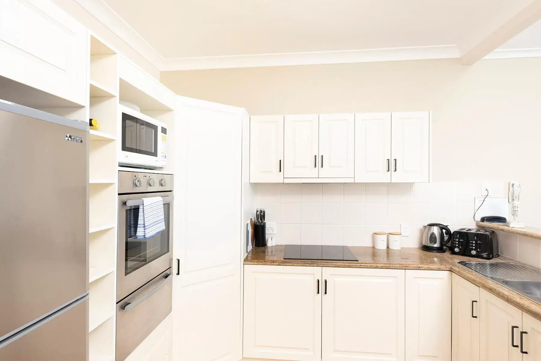 kitchen, Kitchen/Kitchenette in Meridian Beachside Apartments