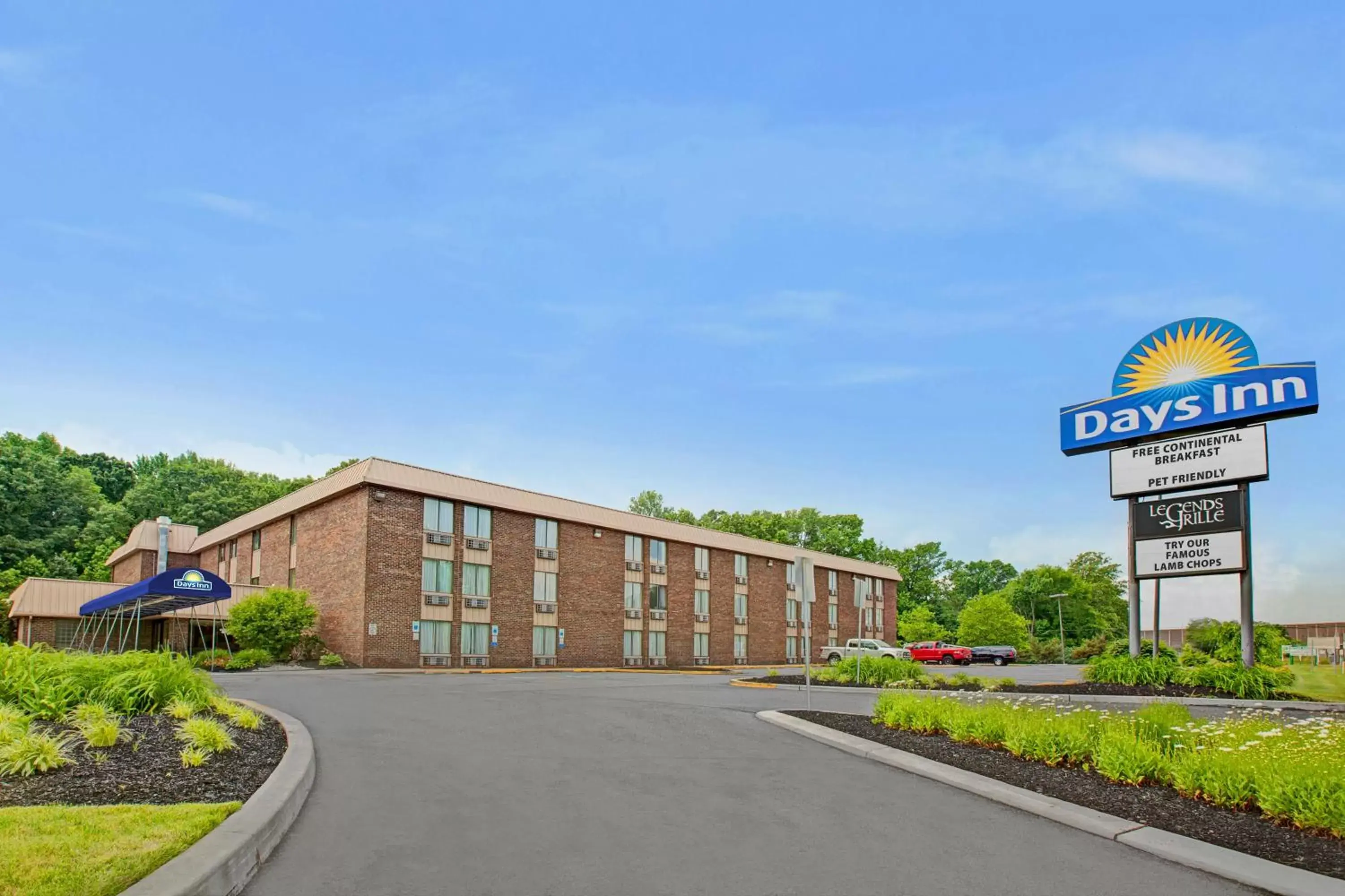 Property Building in Days Inn by Wyndham East Windsor/Hightstown