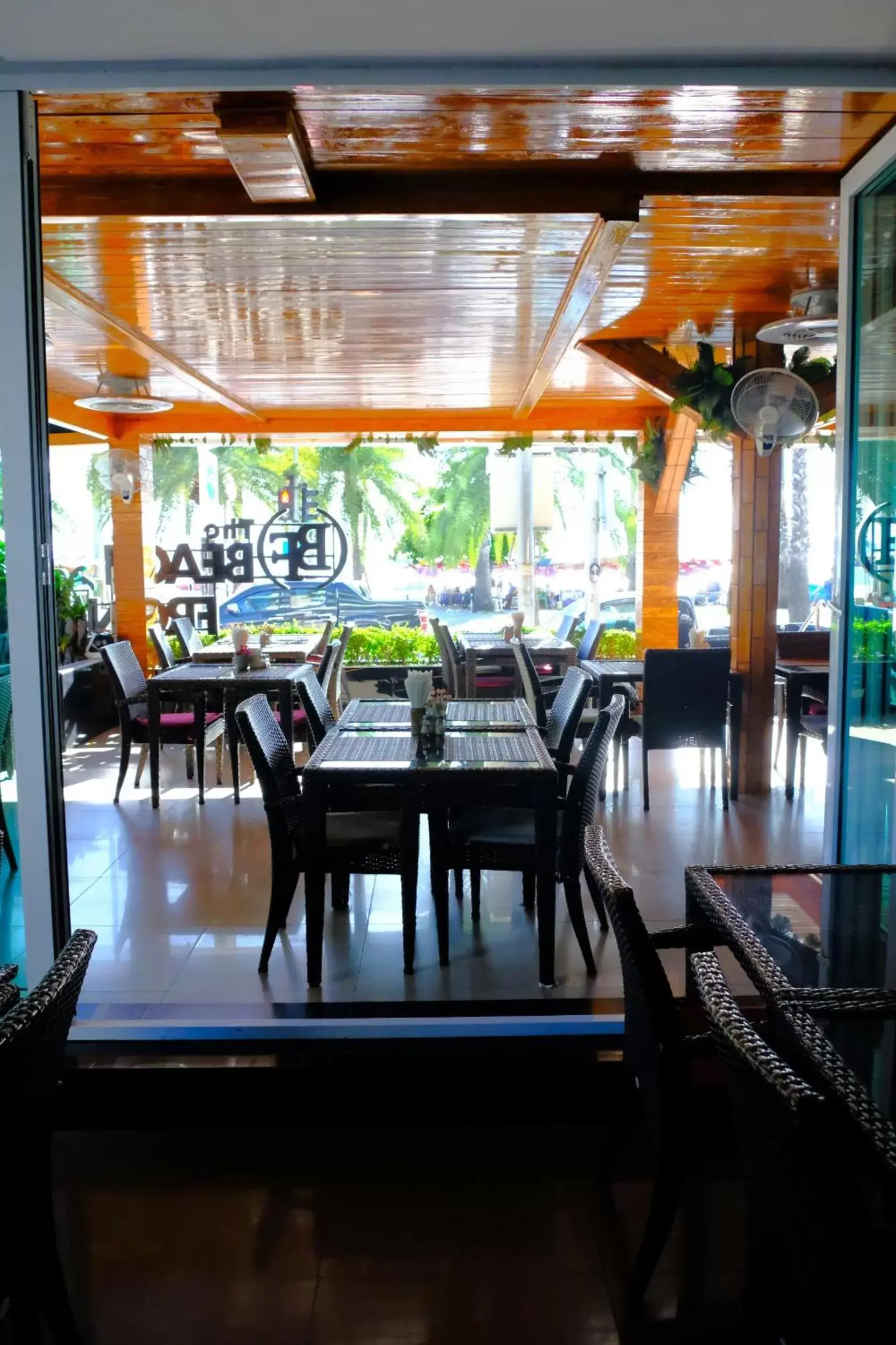 Food and drinks, Restaurant/Places to Eat in The Beach Front Resort, Pattaya