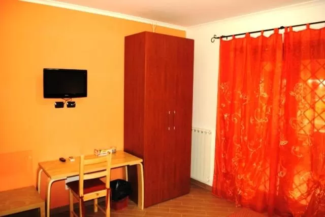 TV and multimedia, TV/Entertainment Center in B&B Insula Portus