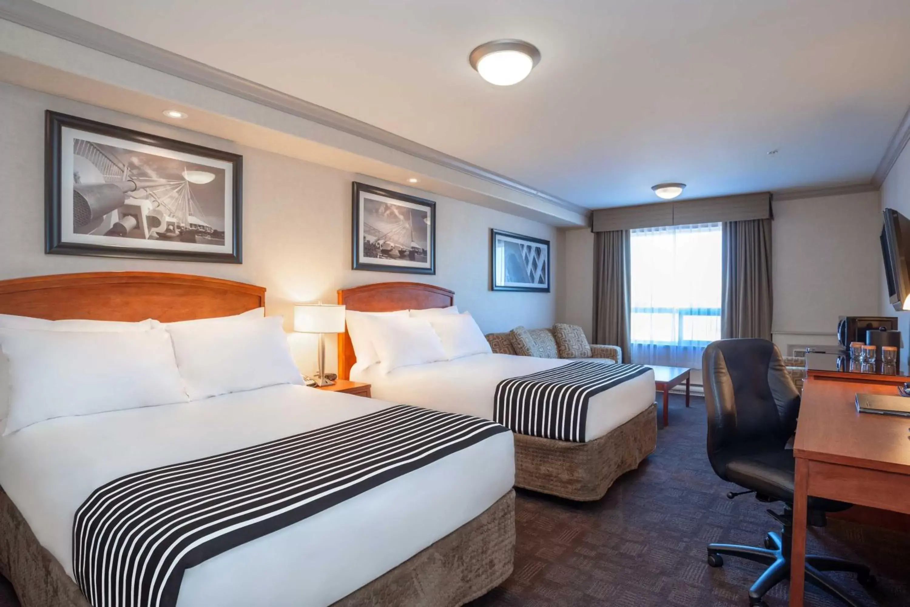 Photo of the whole room, Bed in Sandman Hotel & Suites Winnipeg Airport