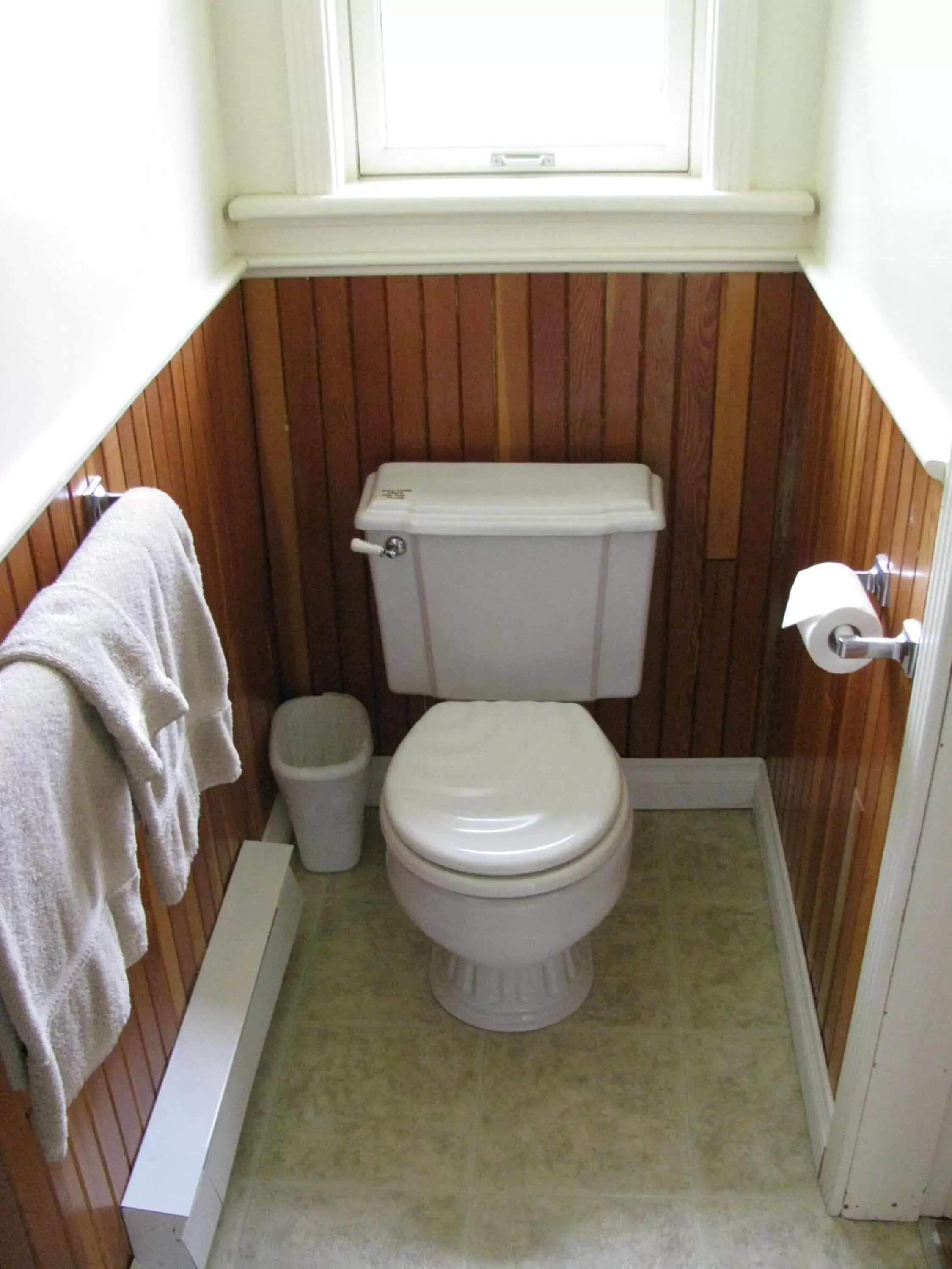 Toilet, Bathroom in Sasquatch Crossing Eco Lodge B&B