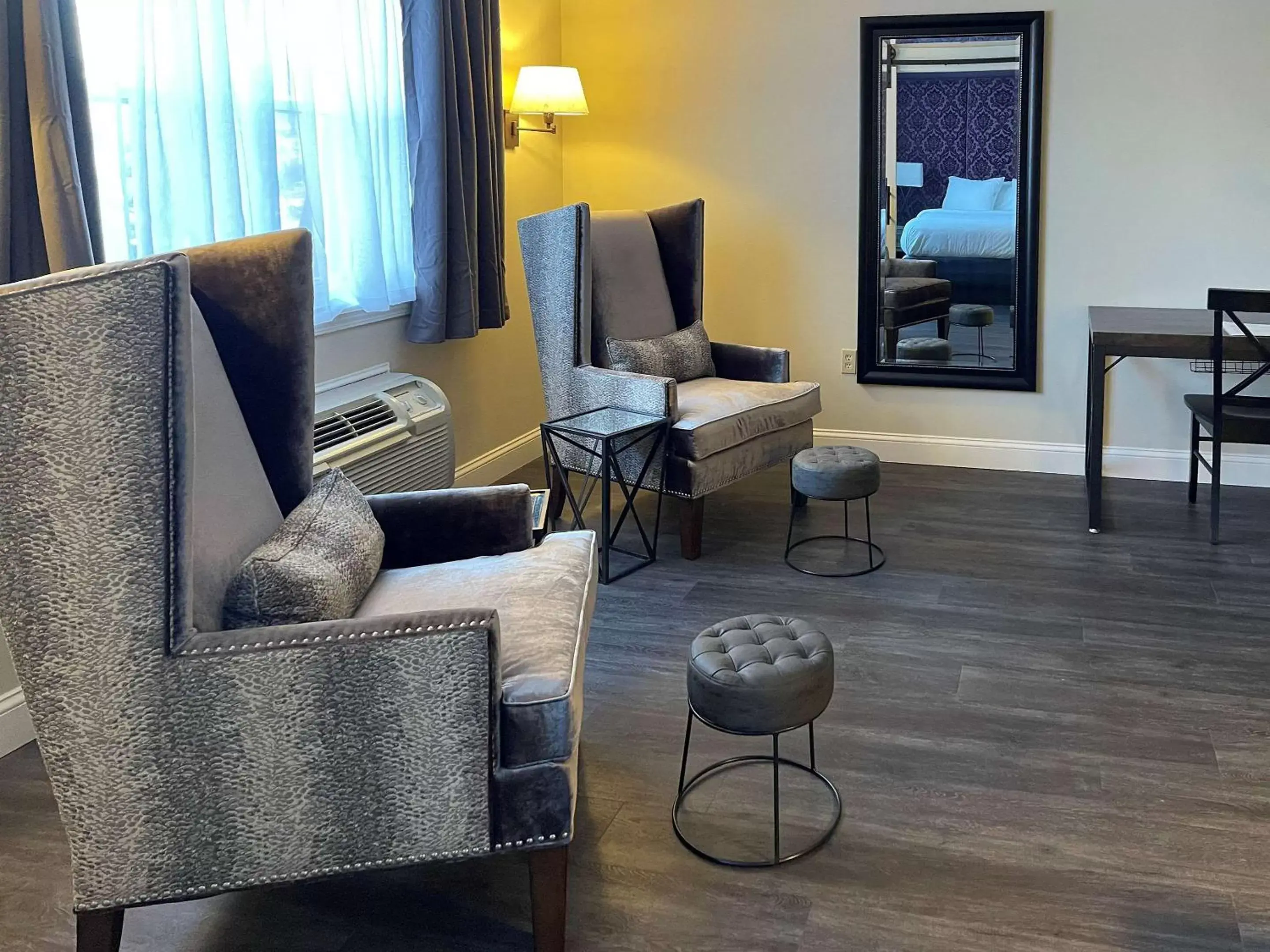 Bedroom, Seating Area in The Inn at Century House