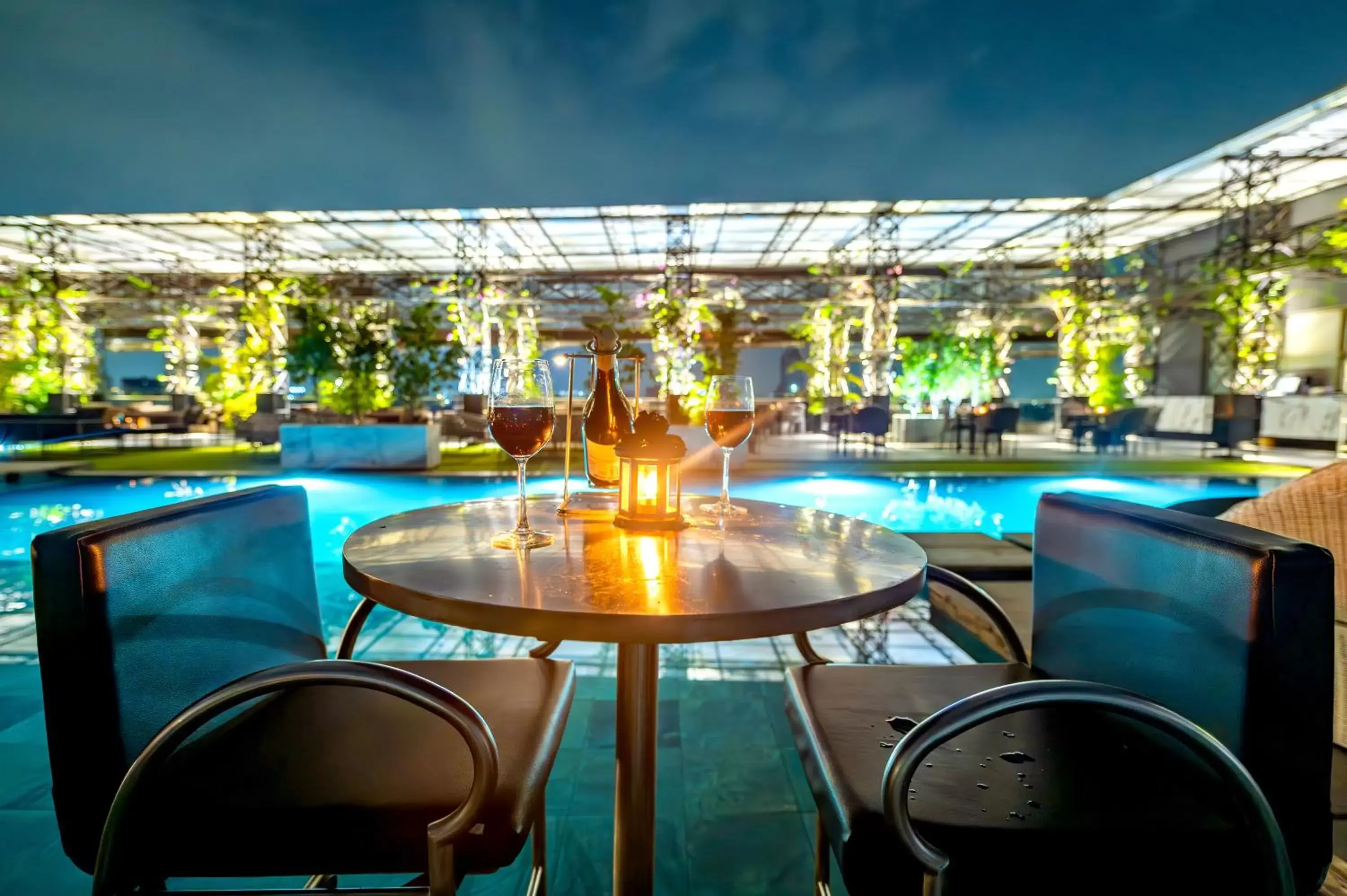 Restaurant/places to eat, Swimming Pool in O Hotel Pune