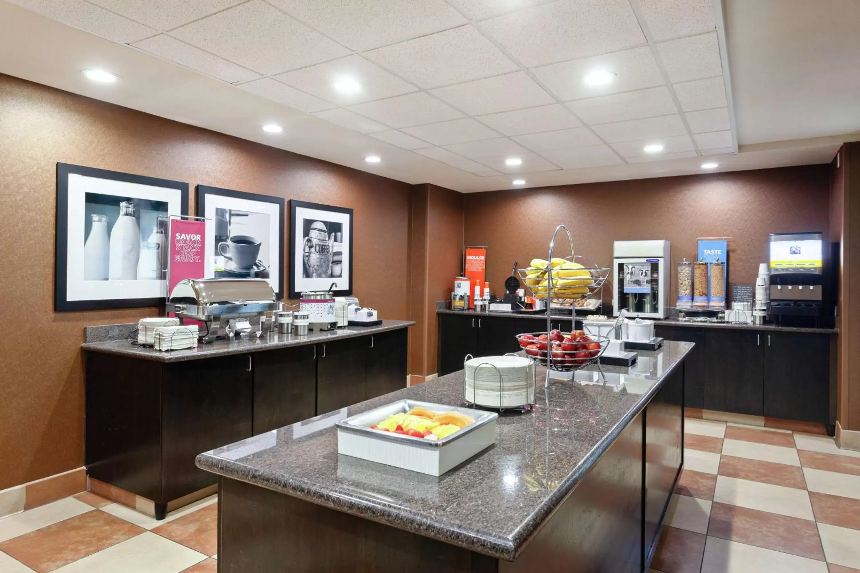 Breakfast, Restaurant/Places to Eat in Hampton Inn & Suites Fresno - Northwest