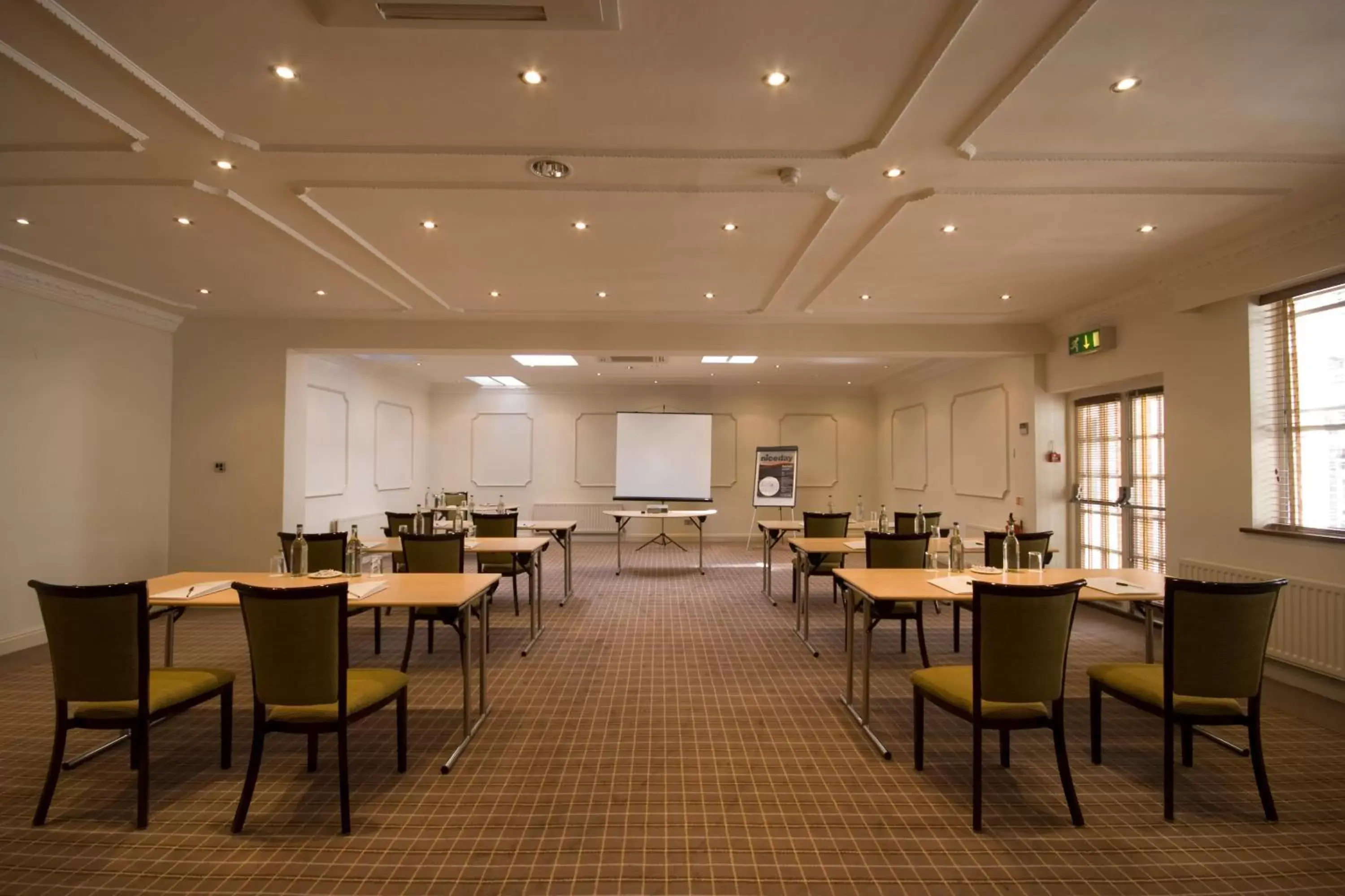 Business facilities, Restaurant/Places to Eat in Cotswold Lodge Hotel
