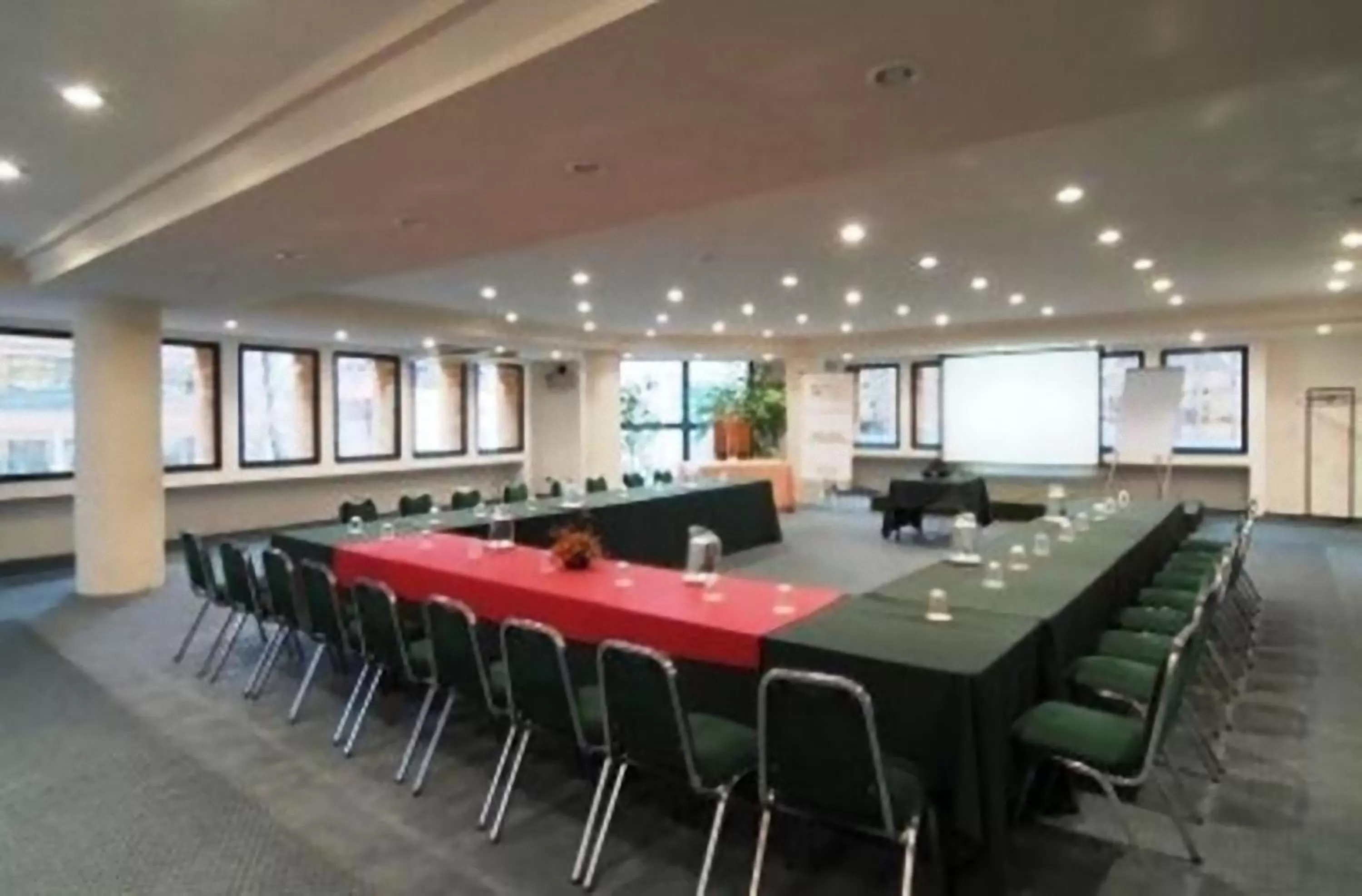 Business facilities in Hotel Diego de Velazquez