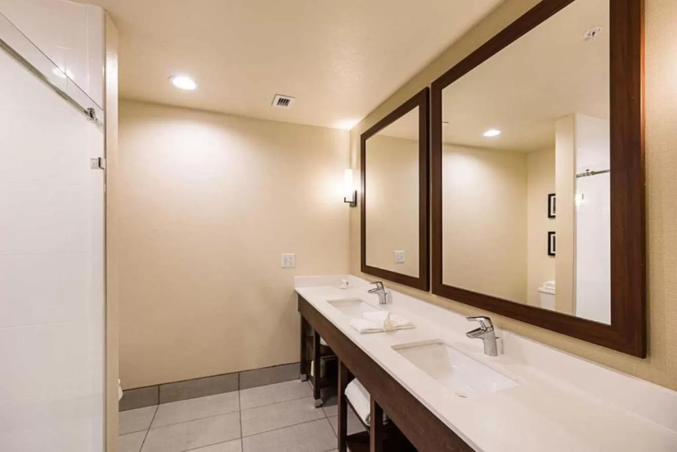 Bathroom in Comfort Suites Piedmont - Greenville South