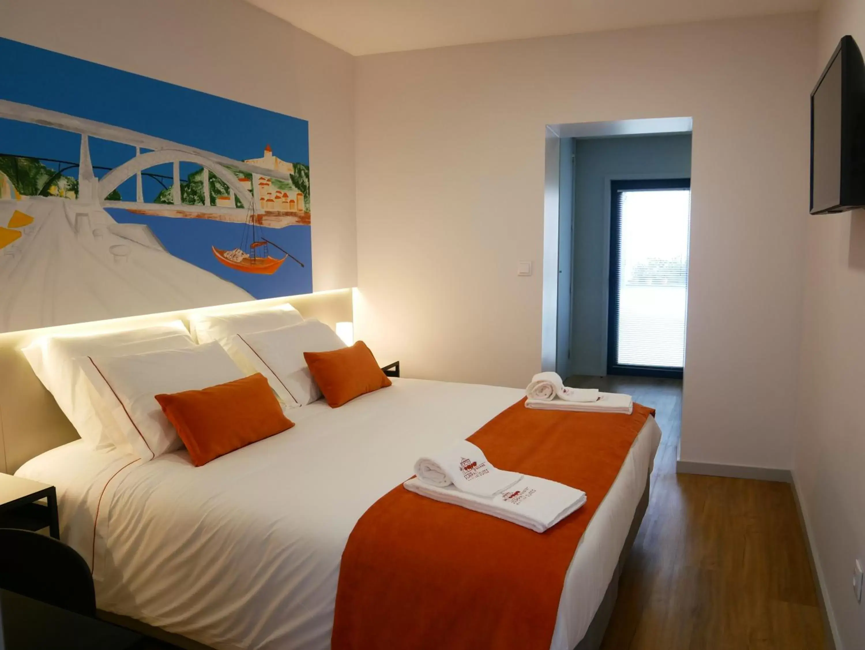 Bed in Serra do Pilar Porto Suites