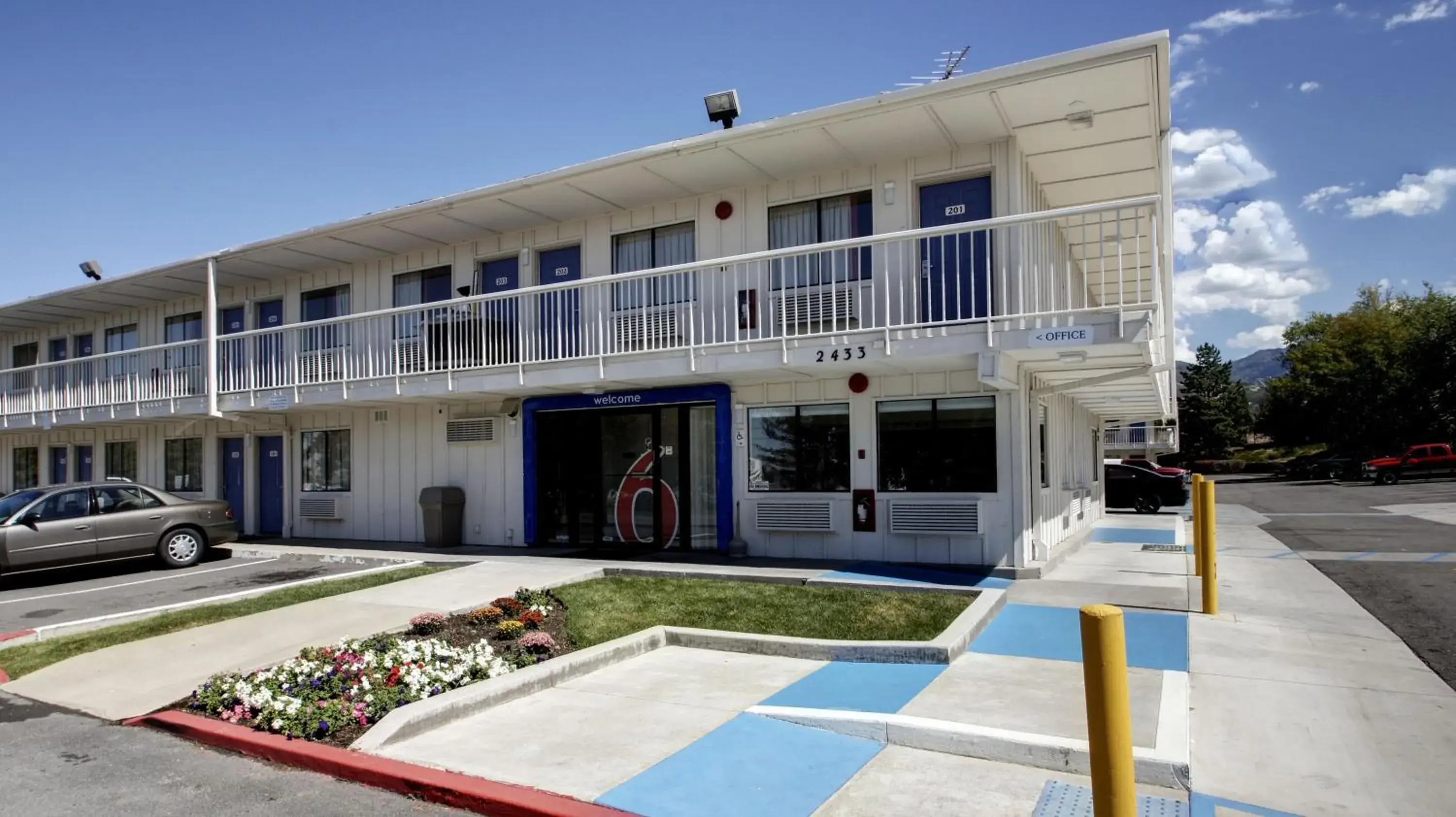 Facade/entrance, Property Building in Motel 6-Woods Cross, UT - Salt Lake City - North