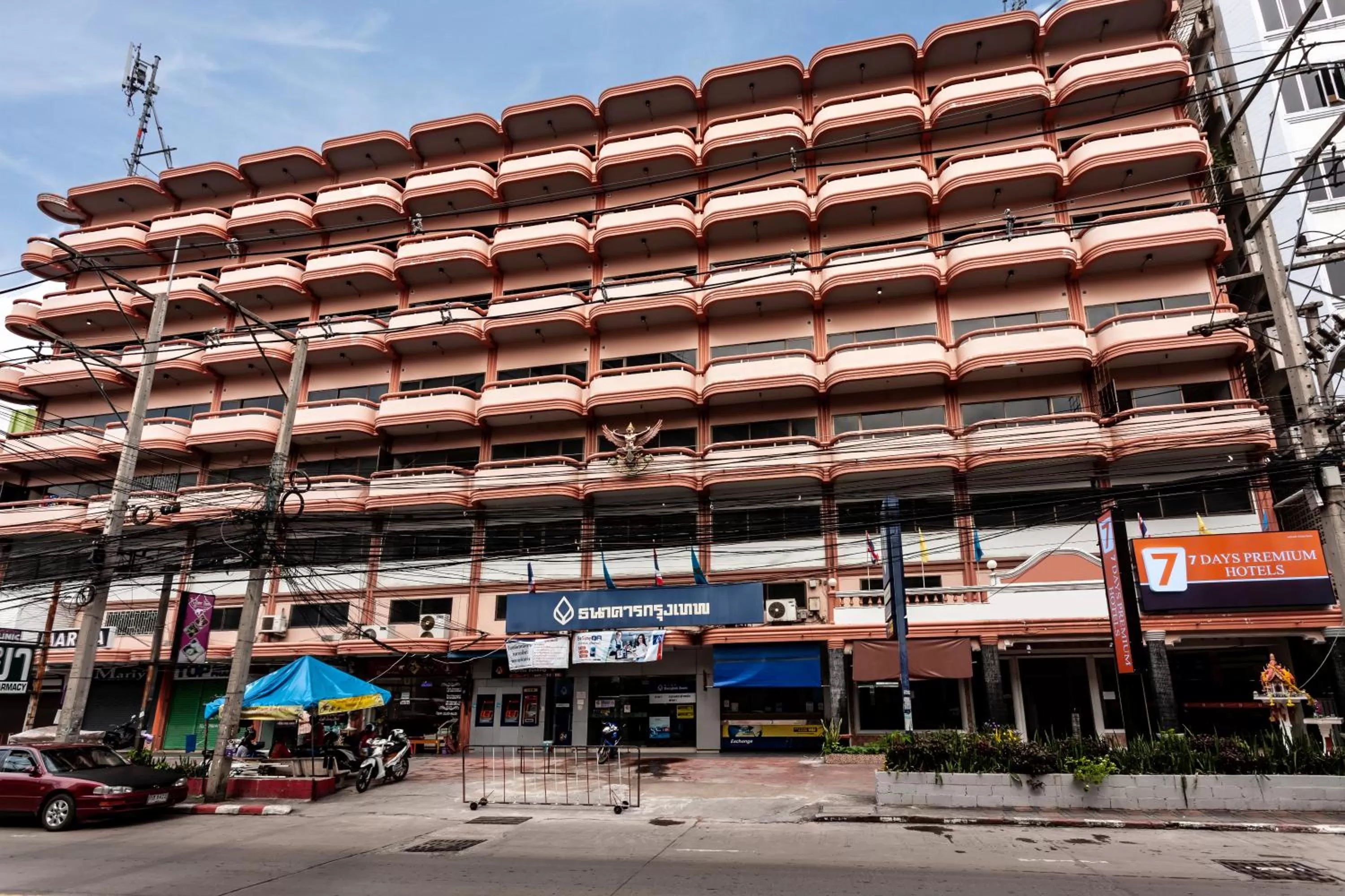 Property building in 7 Days Premium Hotel Pattaya