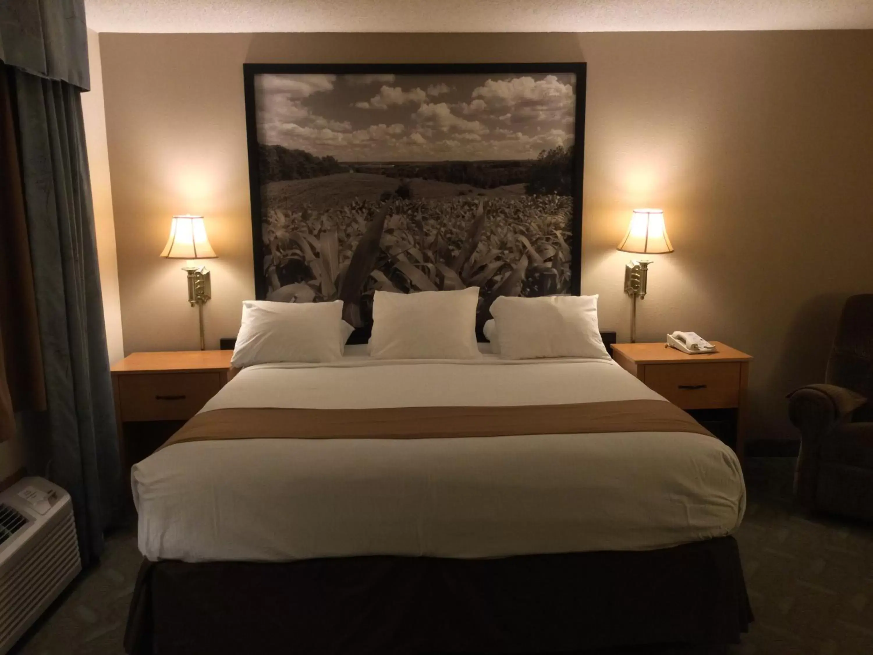 Photo of the whole room, Bed in Super 8 by Wyndham Monroe WI