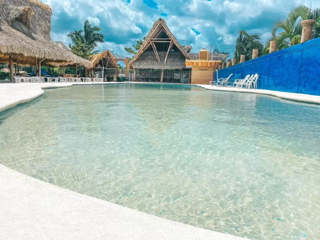 Swimming Pool in Hotel Bello Caribe Express