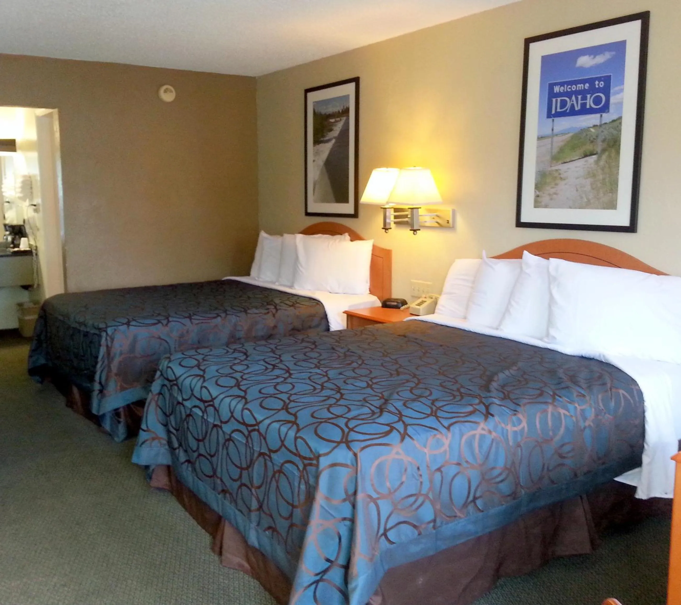 Photo of the whole room, Bed in Motel West