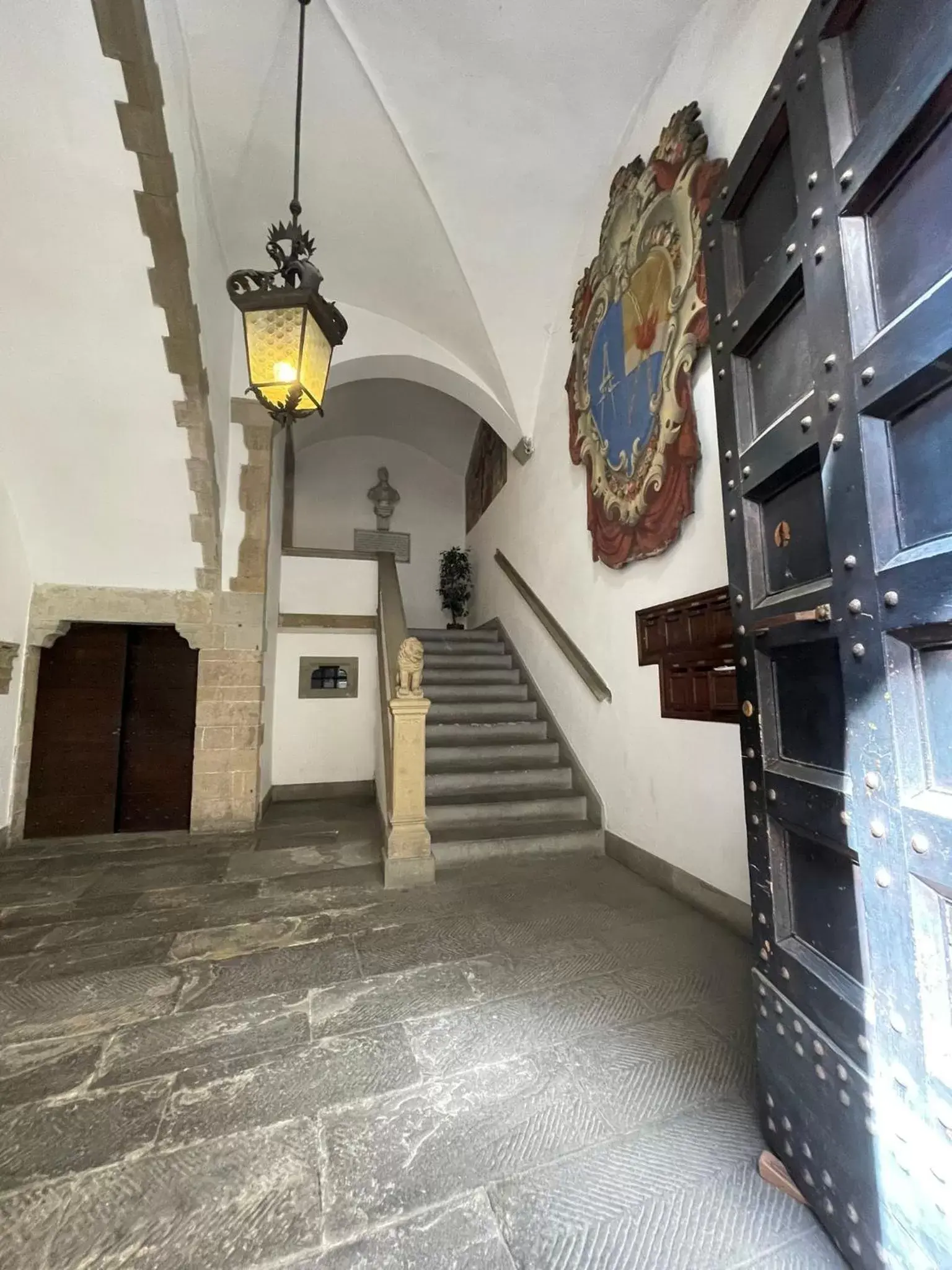 Facade/entrance in Palazzo Salviati by Varental