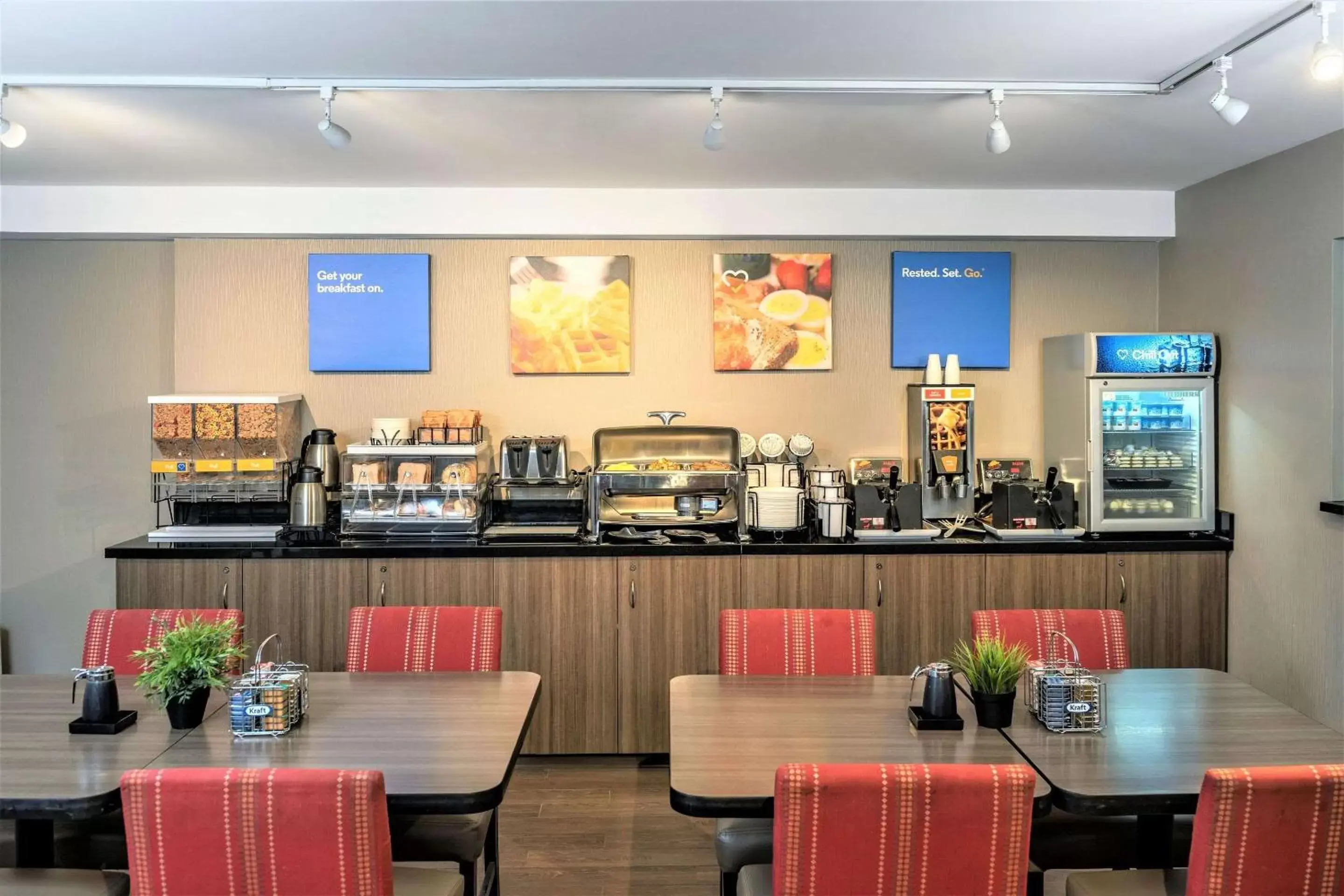 Restaurant/Places to Eat in Comfort Inn Brossard