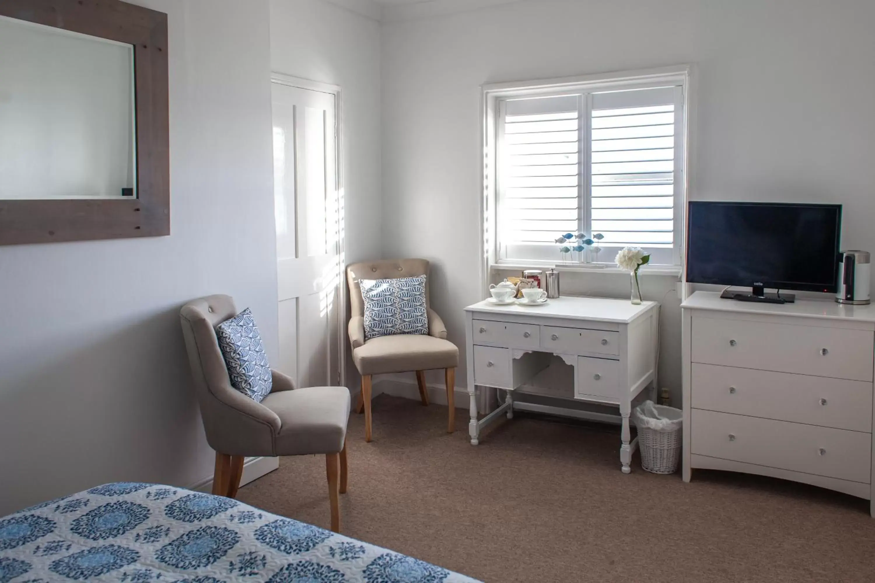 Bedroom, TV/Entertainment Center in No. 98 Boutique Hotel