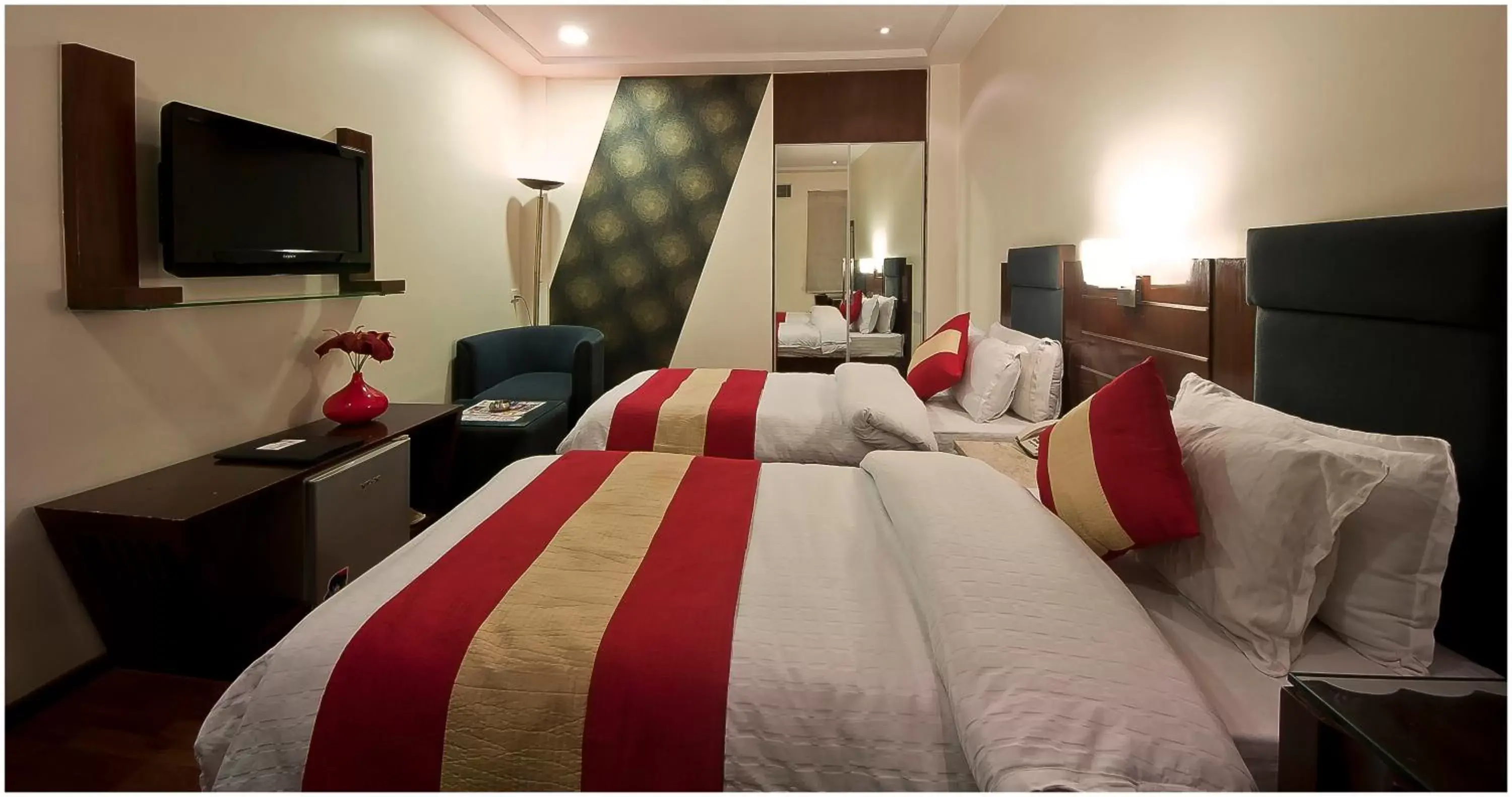 Photo of the whole room, Bed in Hotel Aura