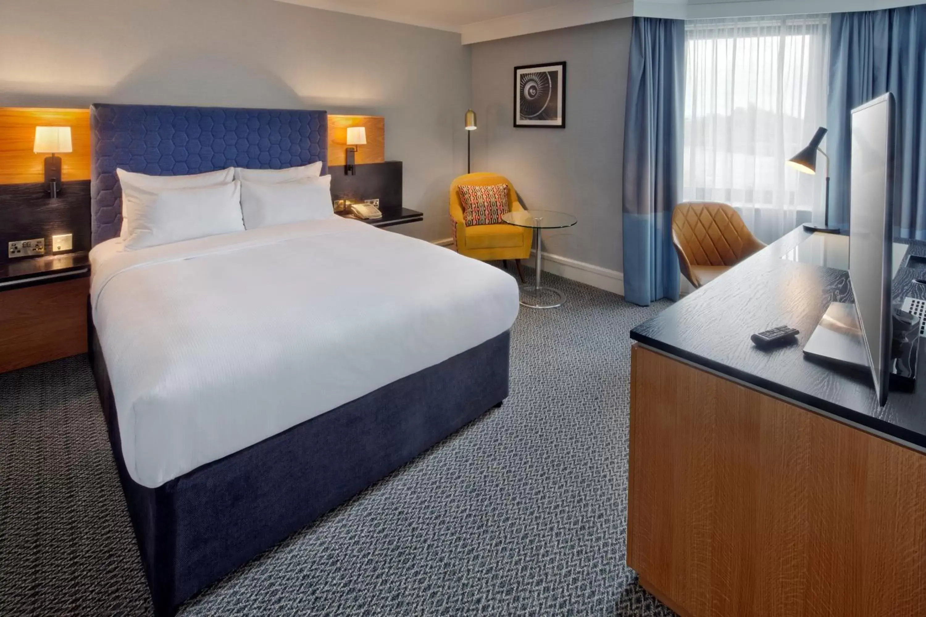 Bedroom, Bed in DoubleTree by Hilton Manchester Airport