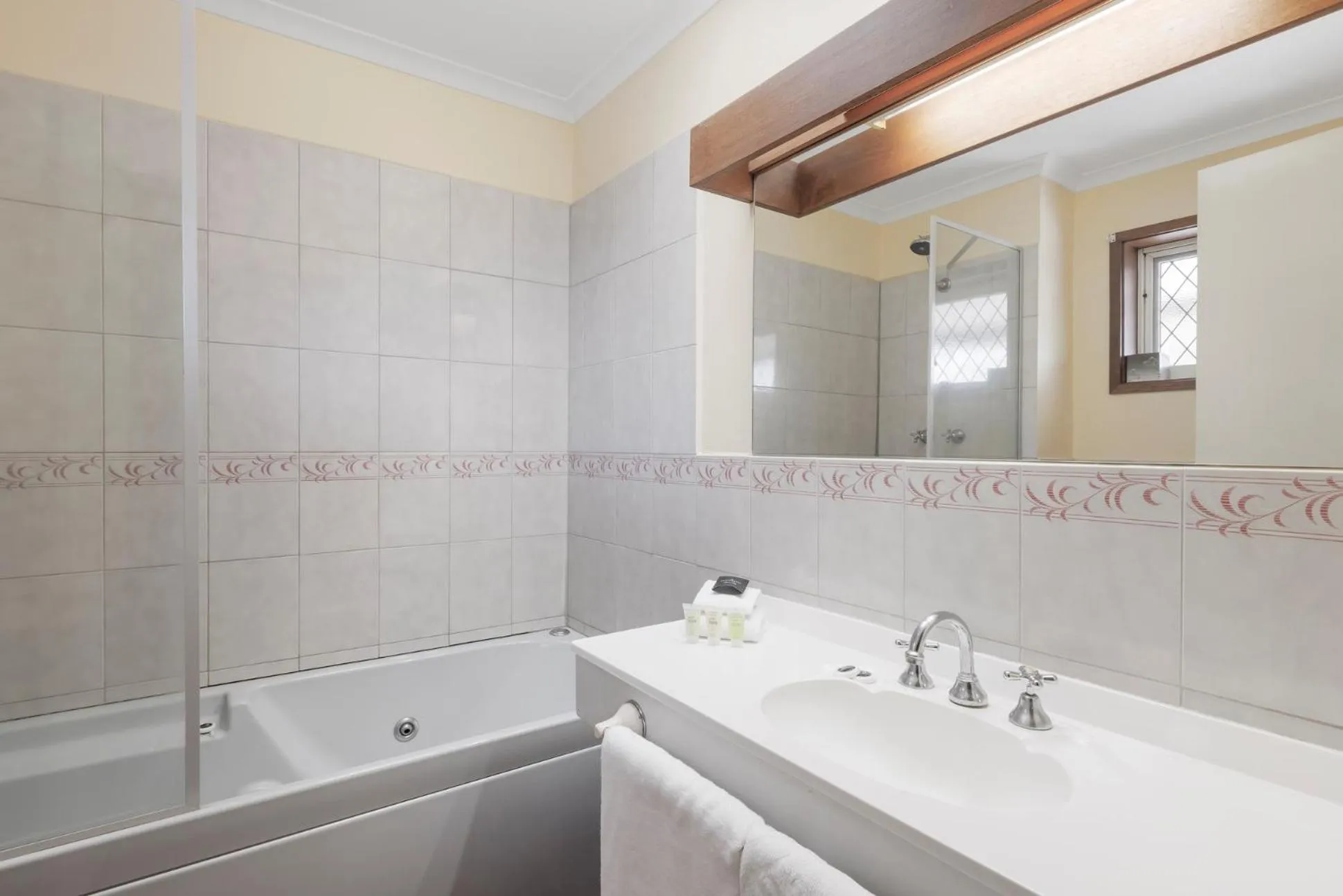 Bathroom in Elizabethan Lodge