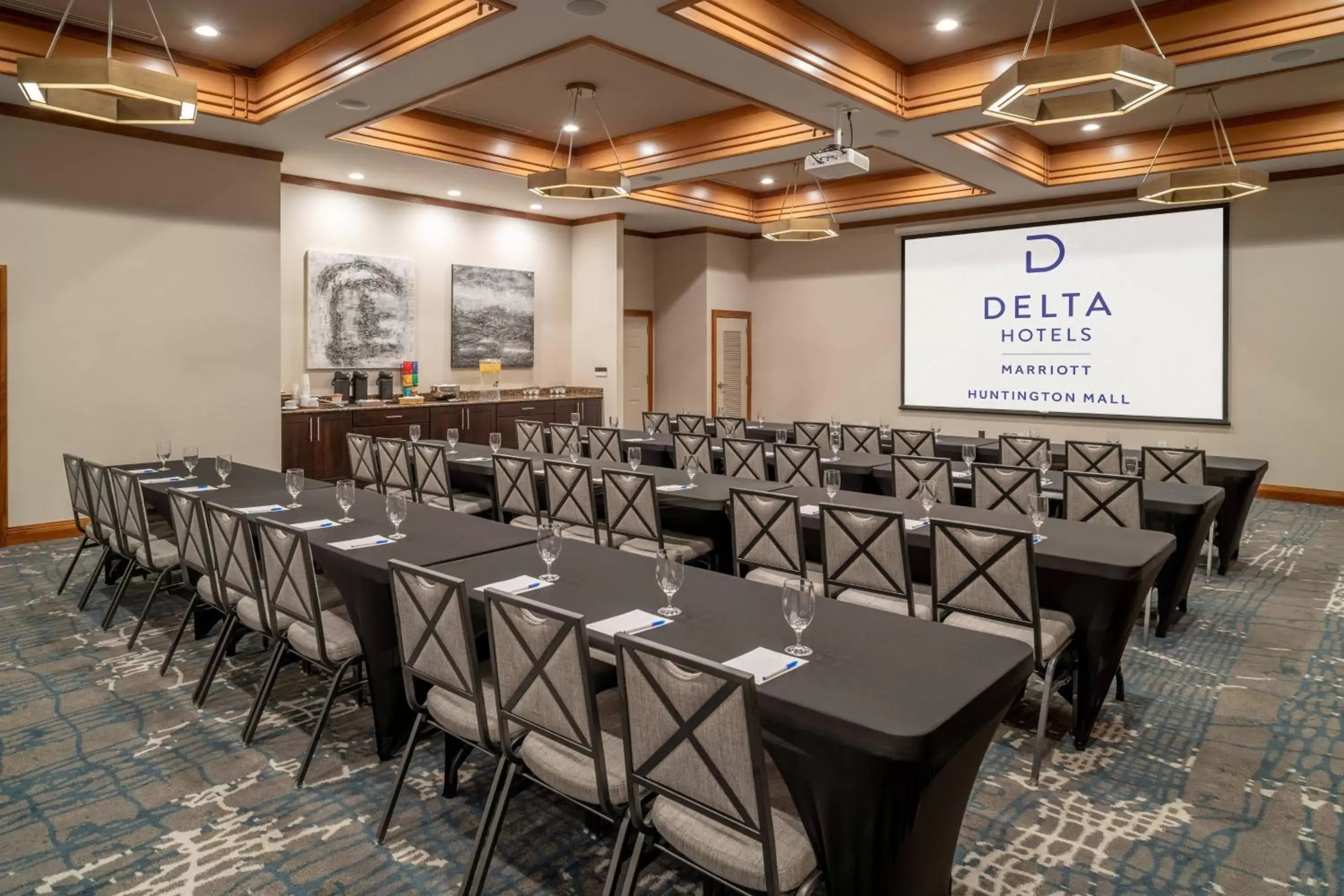 Meeting/conference room in Delta Hotels by Marriott Huntington Mall