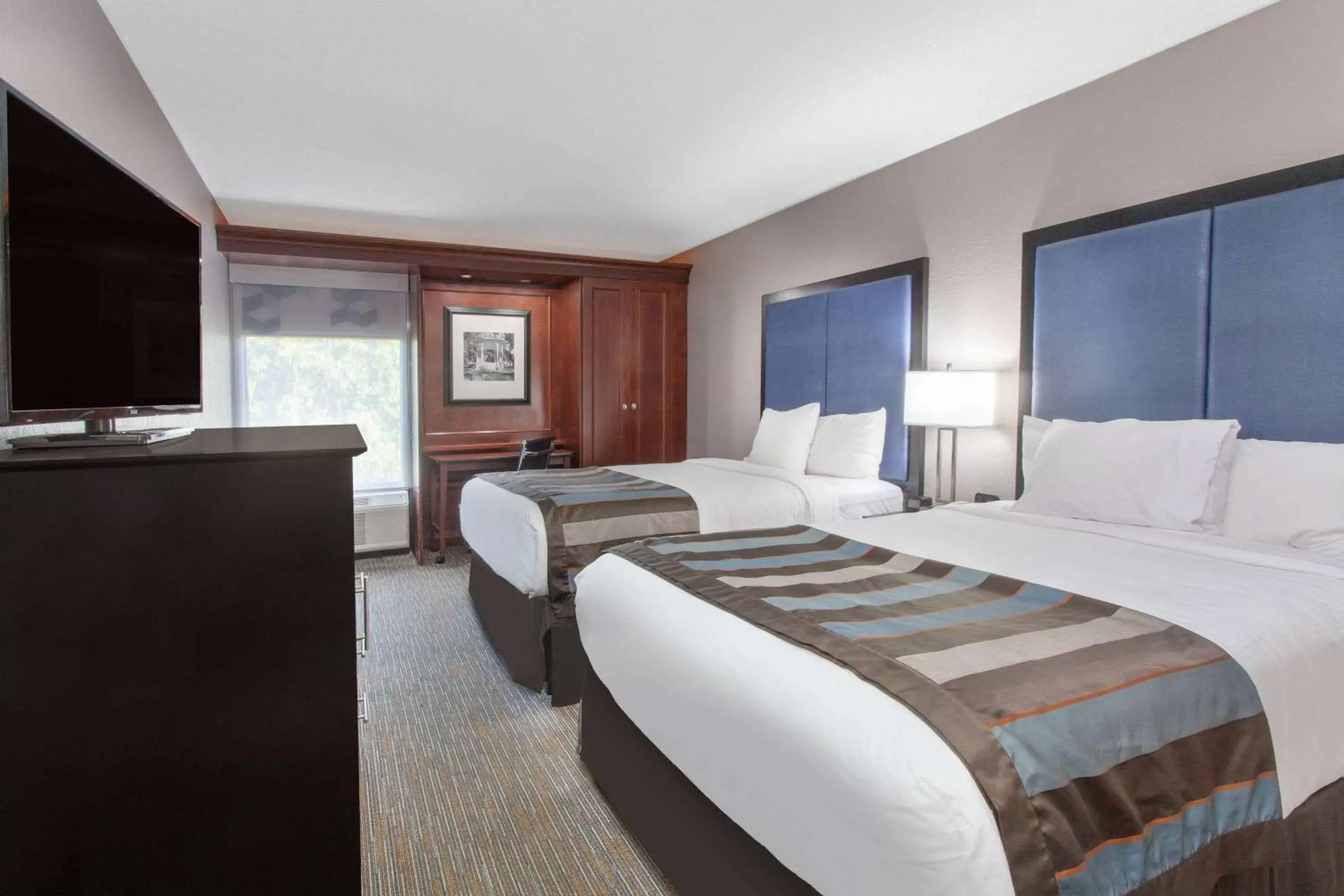 Photo of the whole room, Bed in Wingate by Wyndham Charleston Coliseum Photo of the whole room, Bed in Wingate by Wyndham Charleston Coliseum