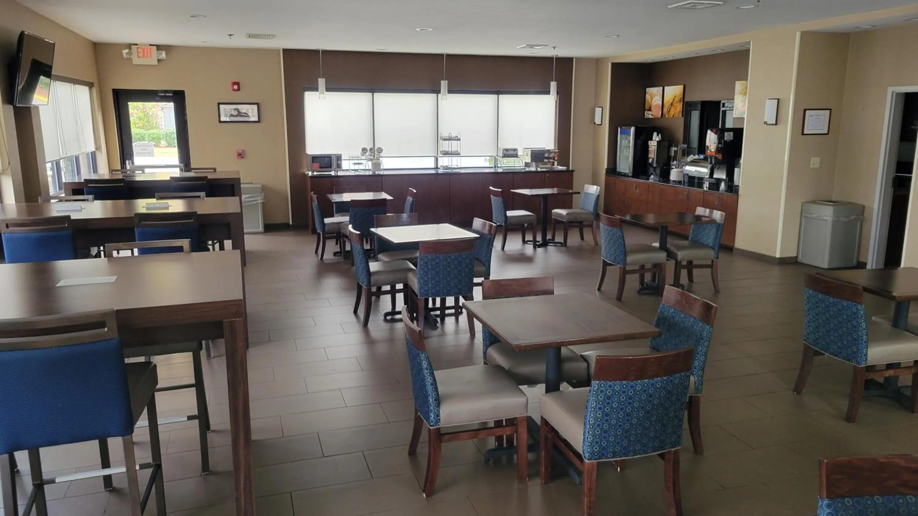 Restaurant/places to eat in Comfort Suites Macon Northwest