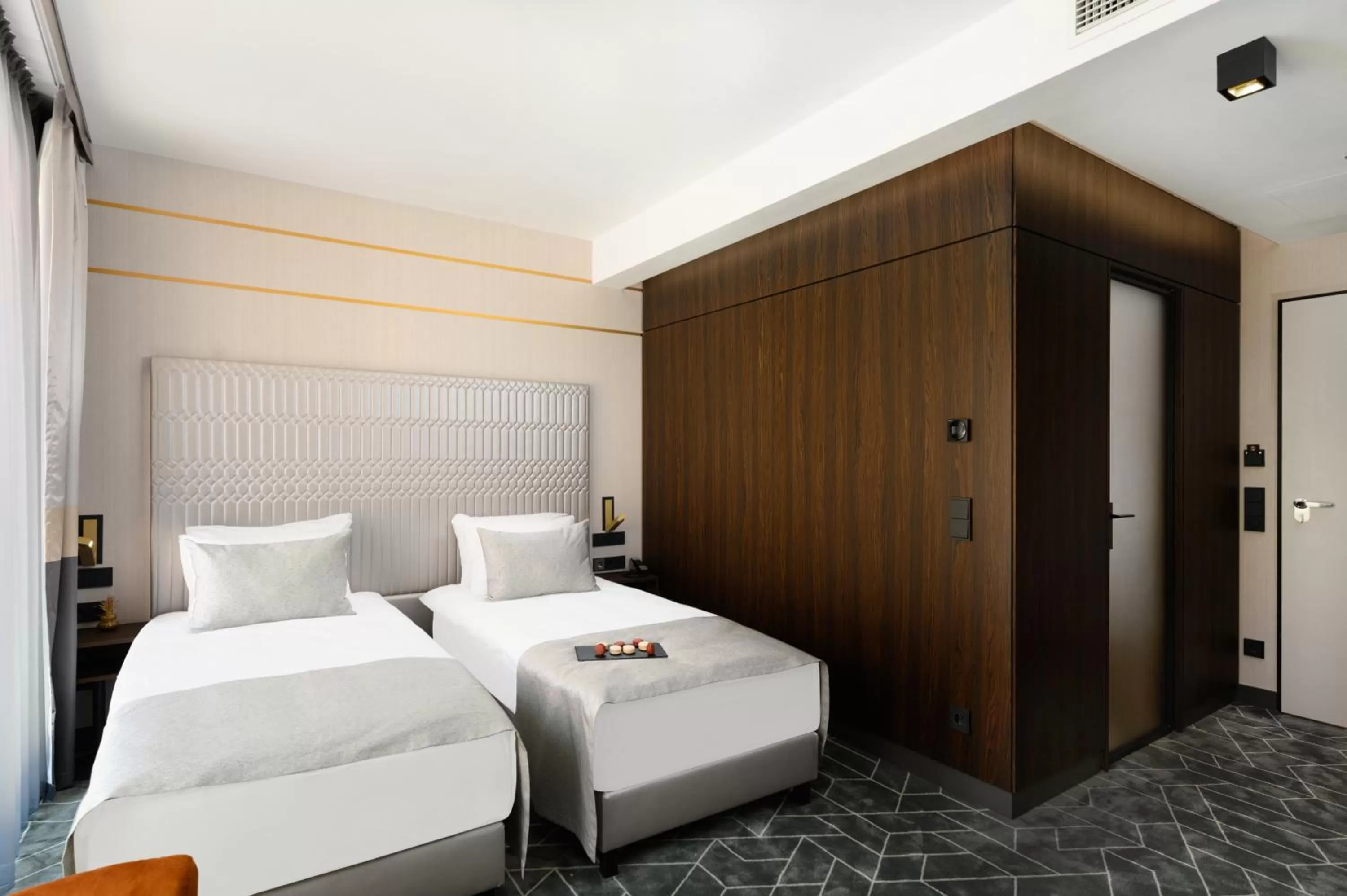 Photo of the whole room, Bed in Emerald Hotel by Continental Group