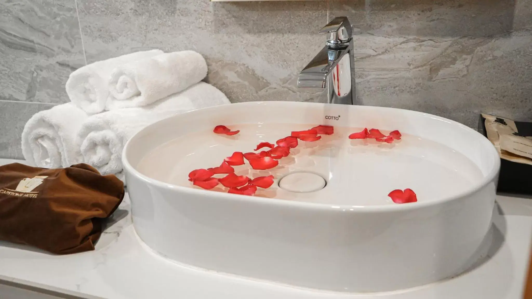 Bathroom in Mettavary Hotel