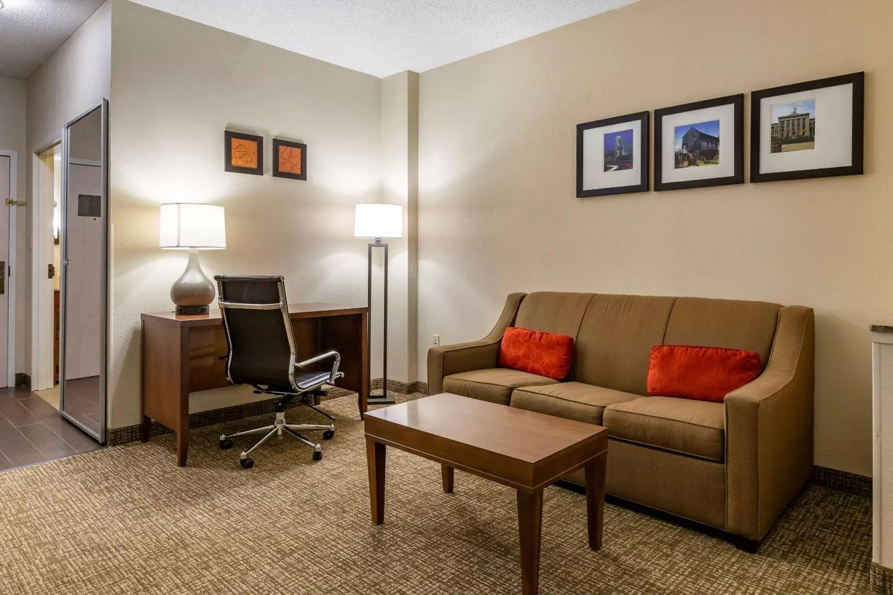 Bedroom, Seating Area in Comfort Suites Raleigh Walnut Creek