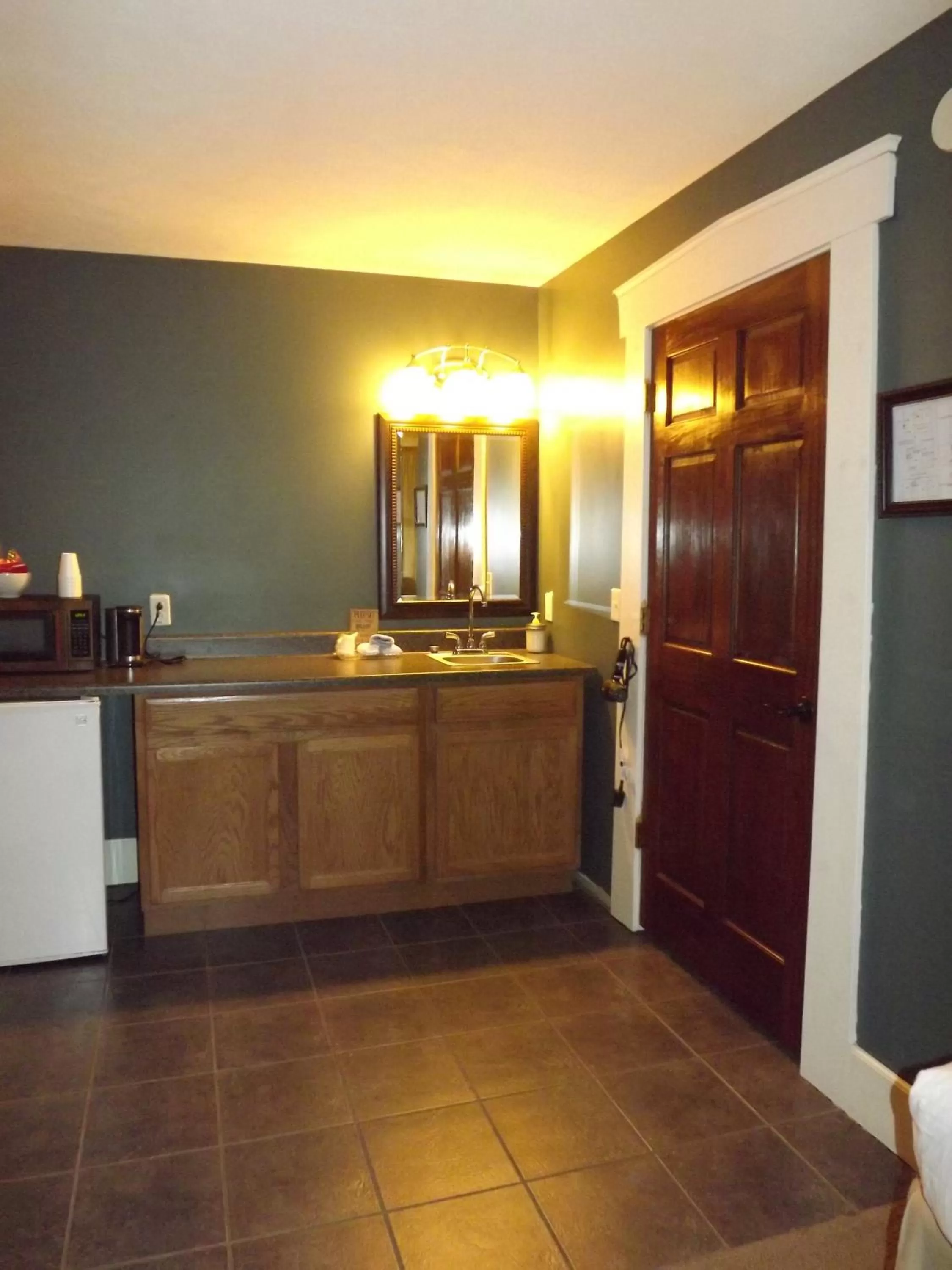 Coffee/tea facilities in William Watson Hotel