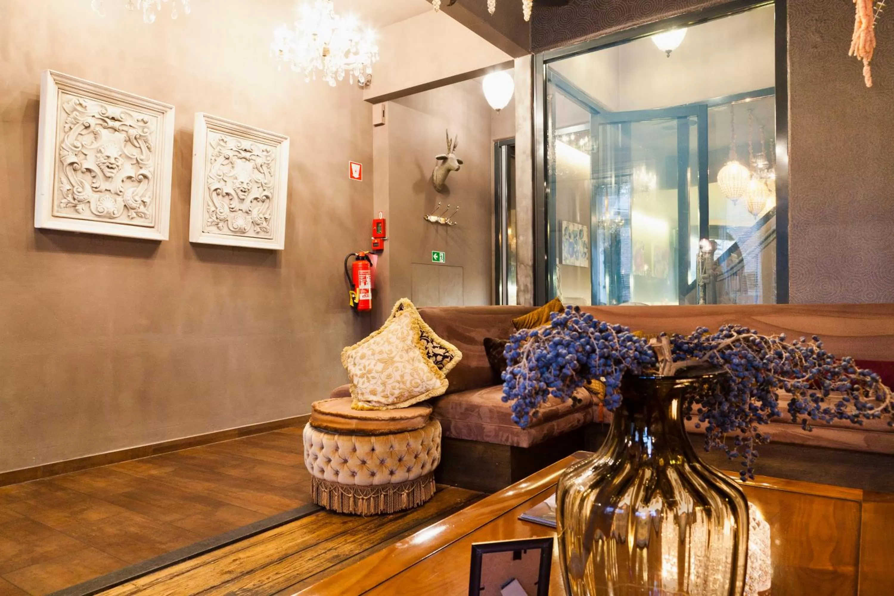 Decorative detail in Hotel Diamonds and Pearls