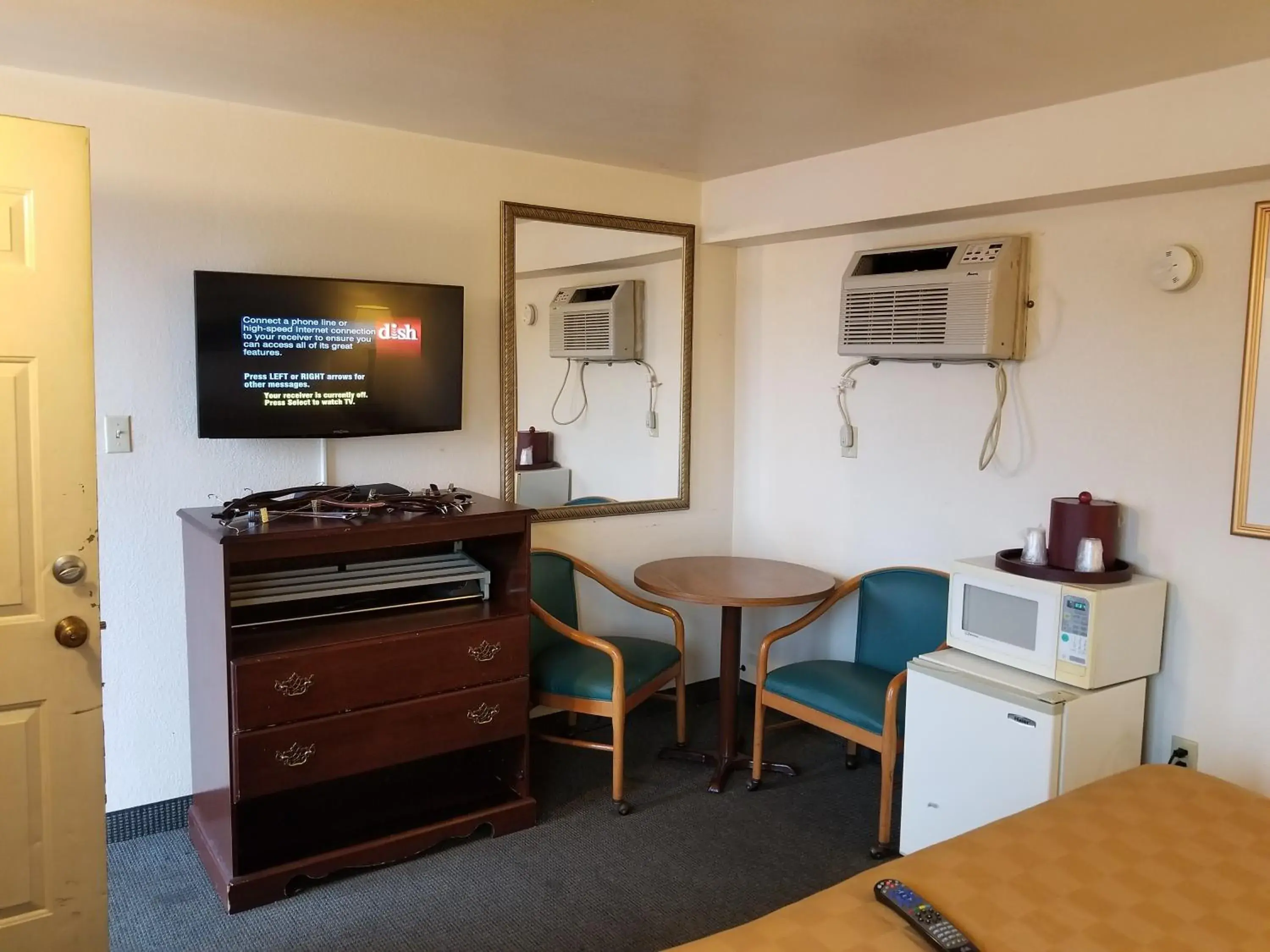 TV/Entertainment Center in Budget Inn And Suites Eagan