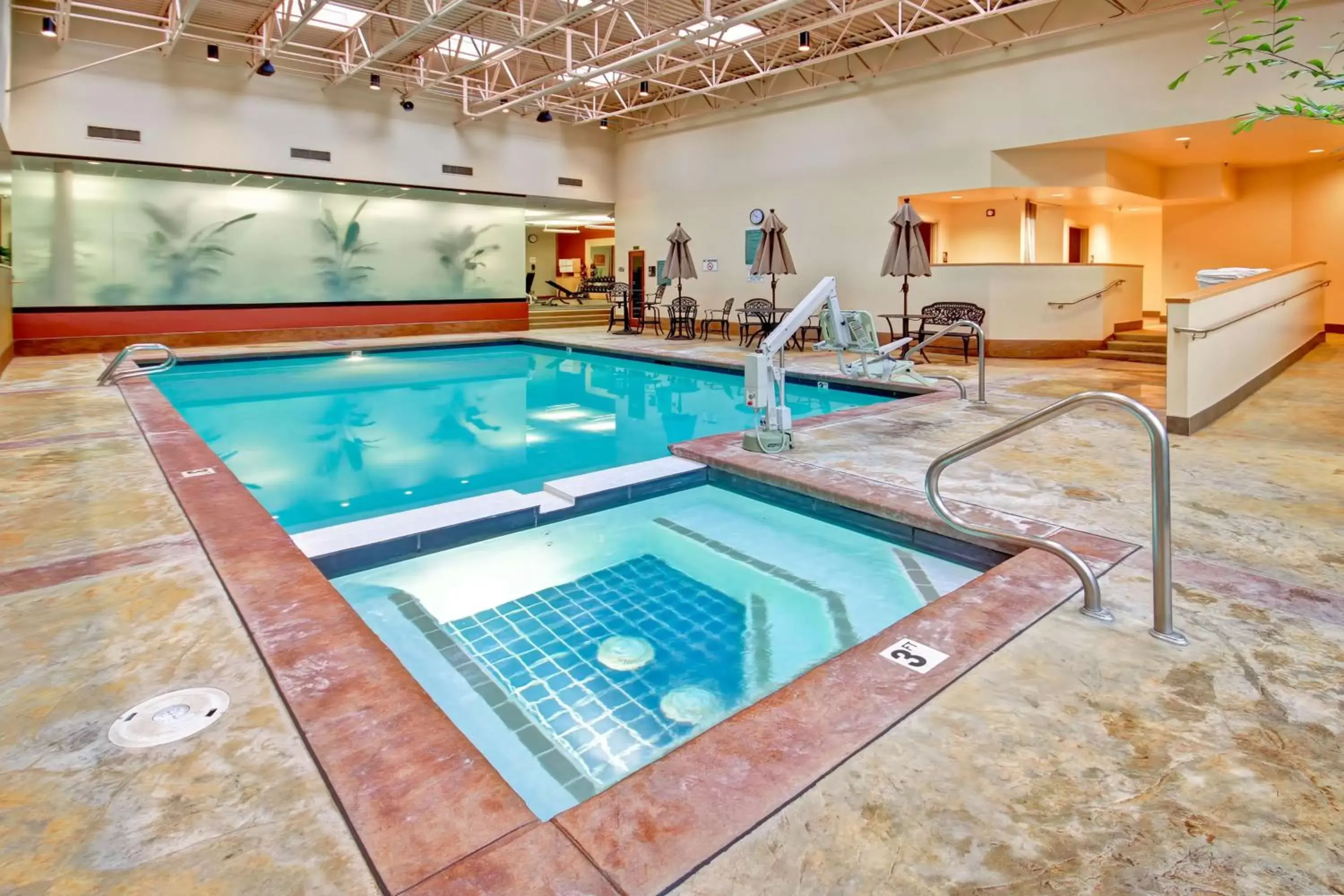 Pool view, Swimming Pool in DoubleTree Suites by Hilton Seattle Airport/Southcenter