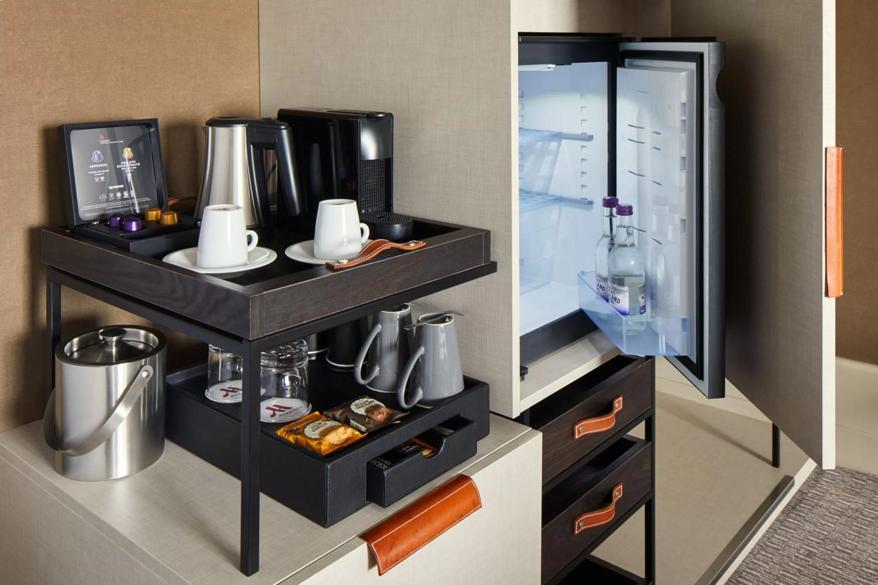 Photo of the whole room in London Marriott Hotel Regents Park