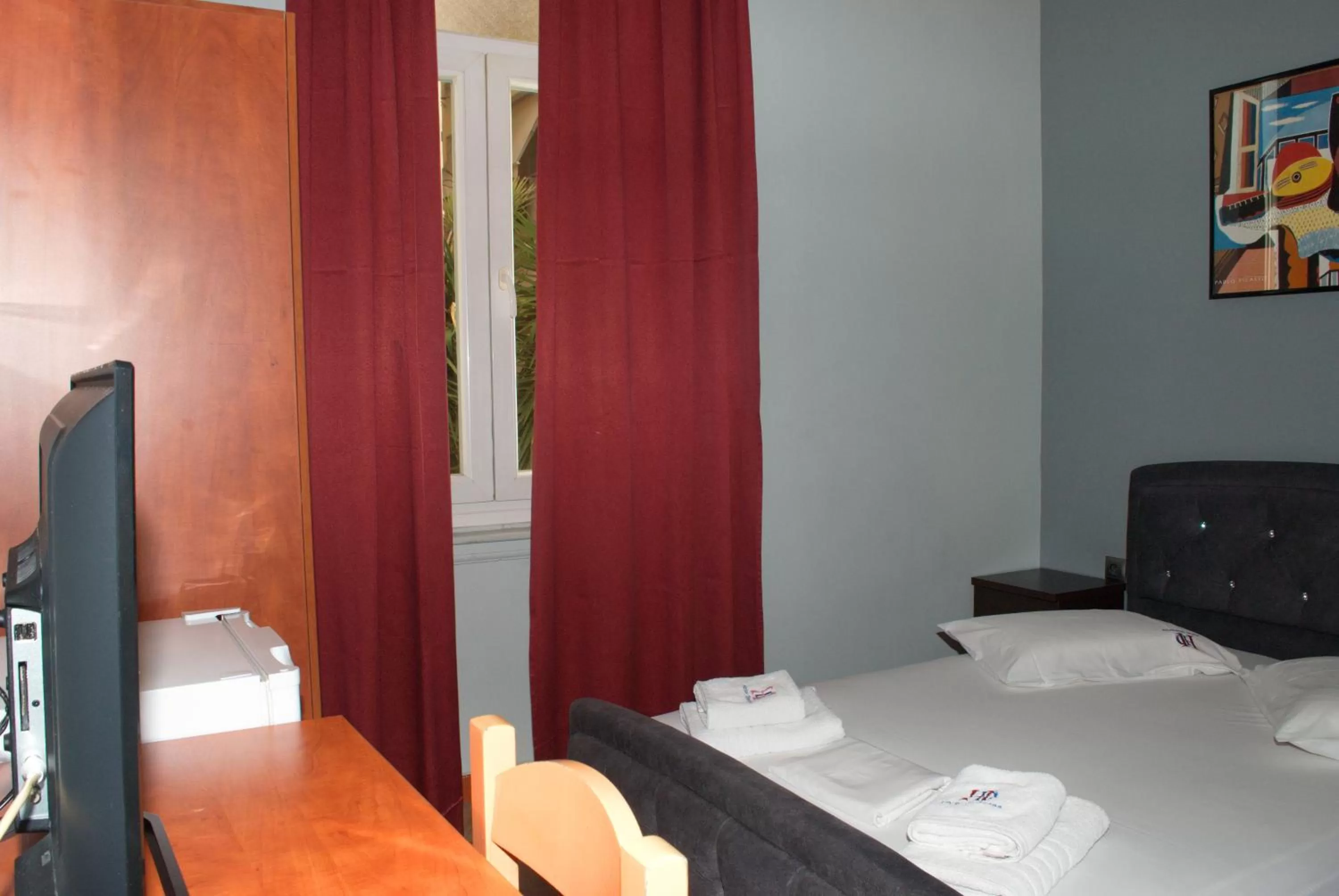 Bed in Diethnes Hotel