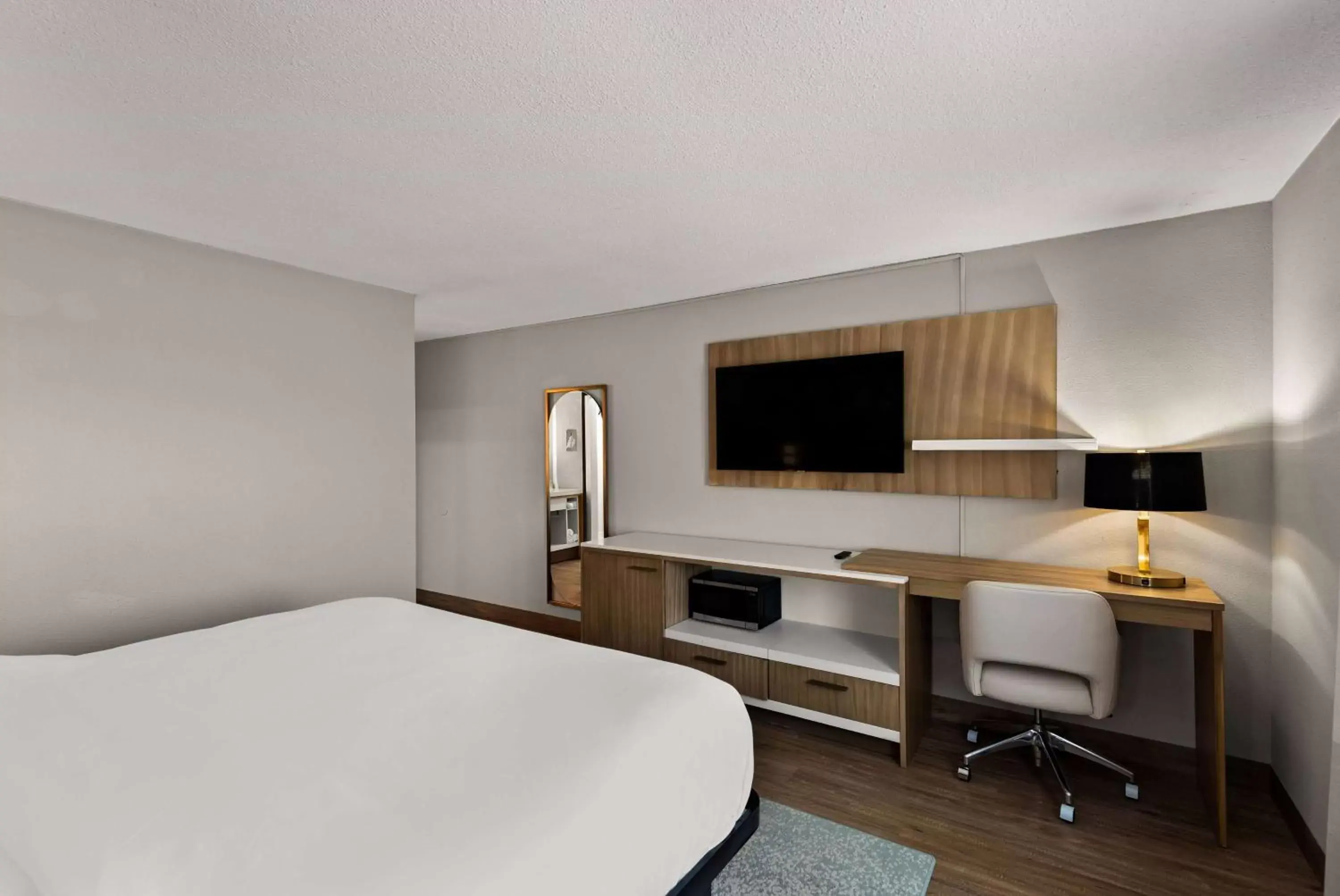 Photo of the whole room, Bed in Wyndham Garden Ankeny