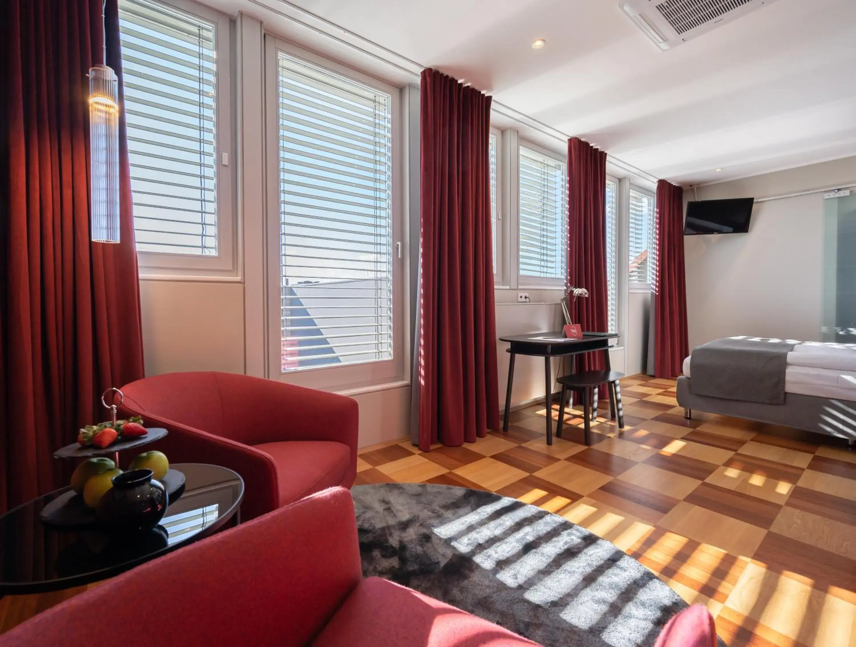 Living room, Seating Area in The New Yorker Hotel Koln-Messe