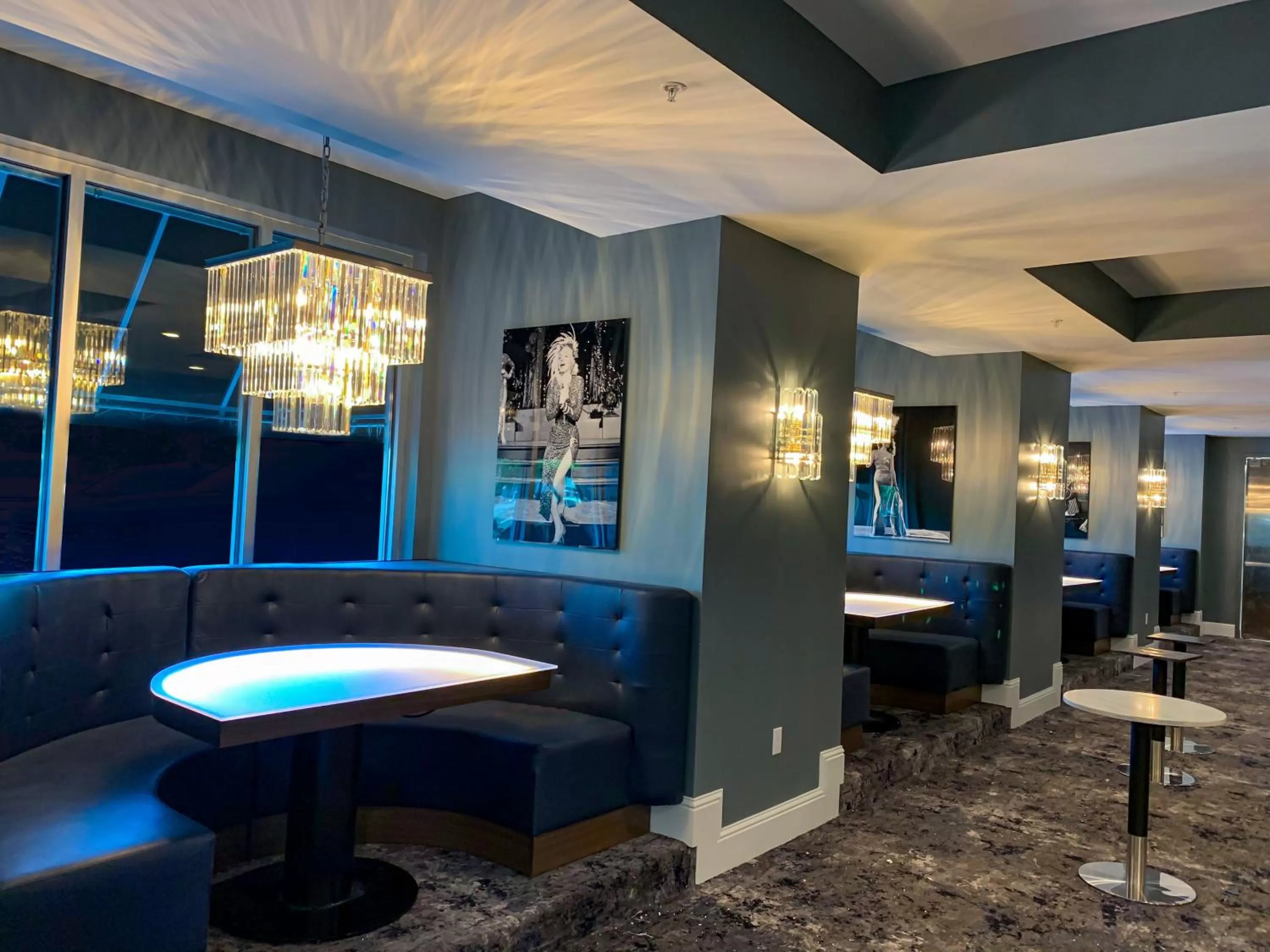 Restaurant/places to eat in Hotel Legends