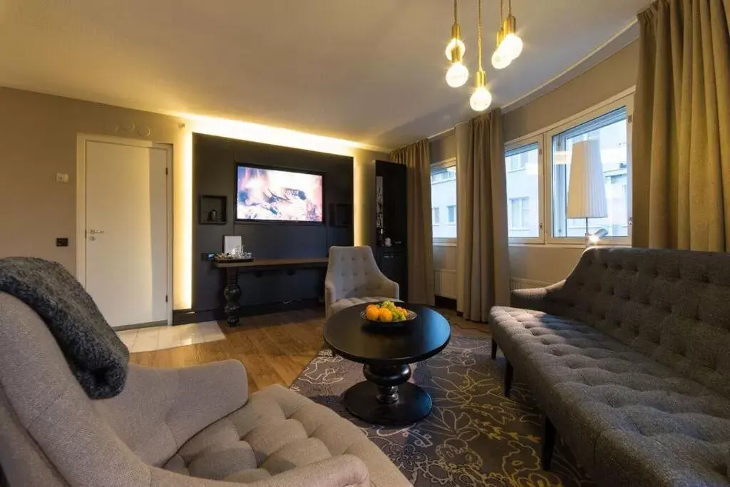 TV and multimedia, Seating Area in Lapland Hotels Tampere