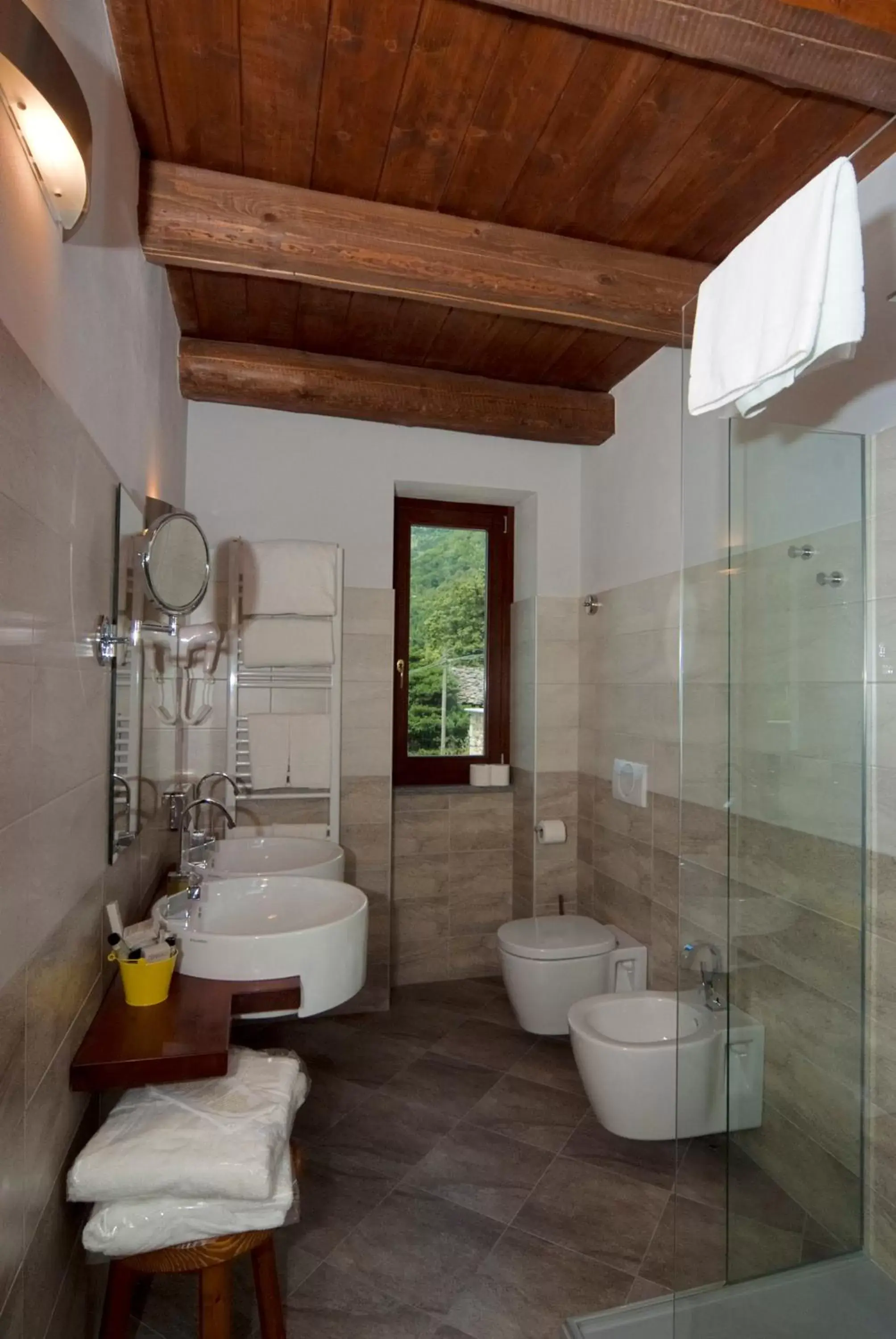 Shower, Bathroom in Il Falco E La Volpe