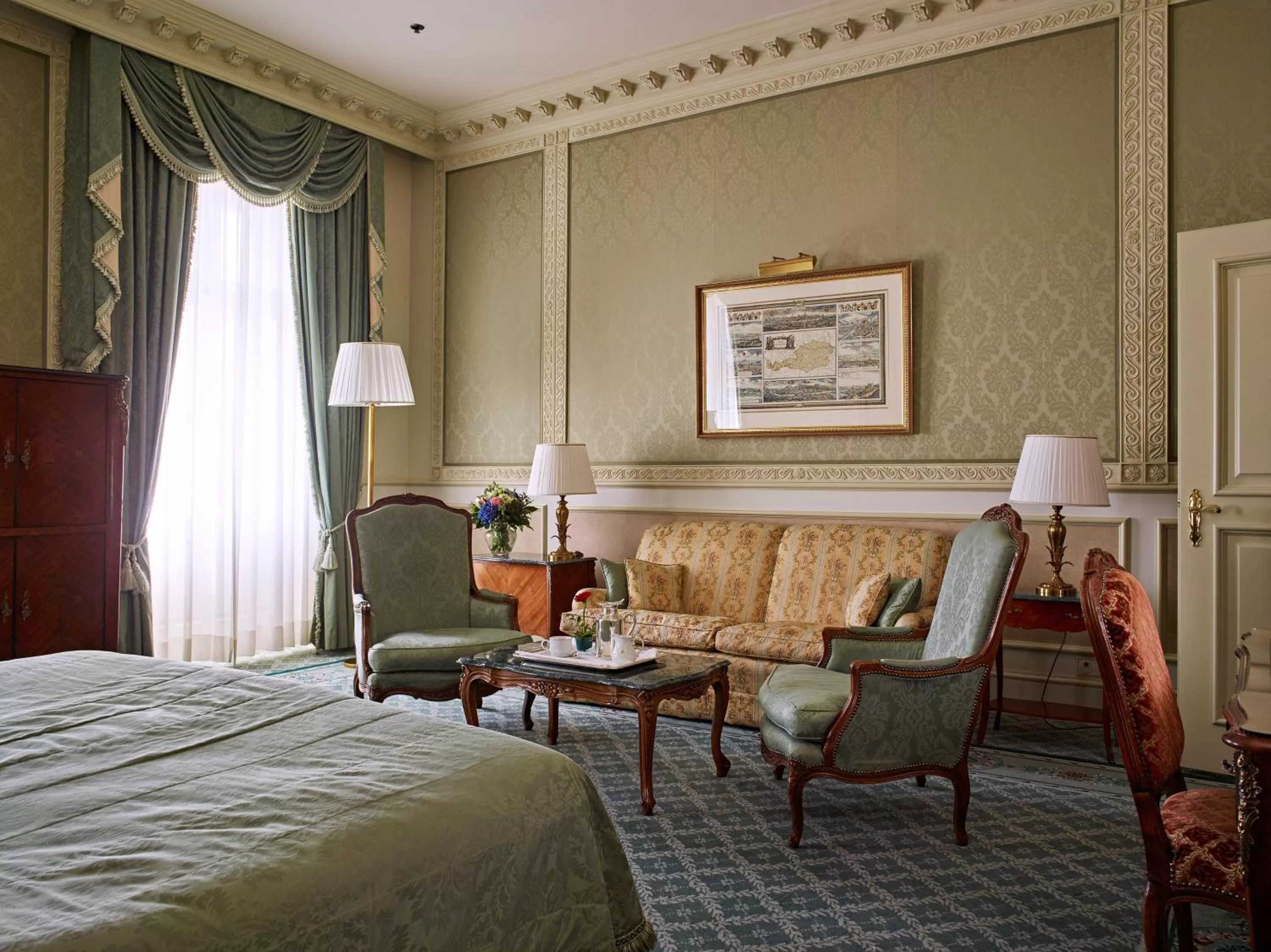 Photo of the whole room, Bed in Grand Hotel Wien