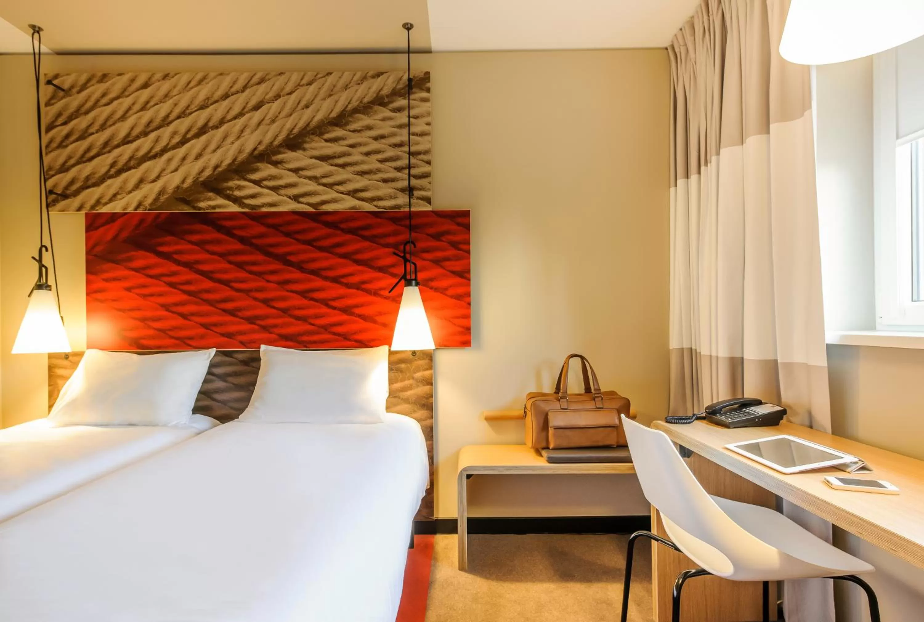 Photo of the whole room, Bed in ibis Hotel Hamburg Alster Centrum