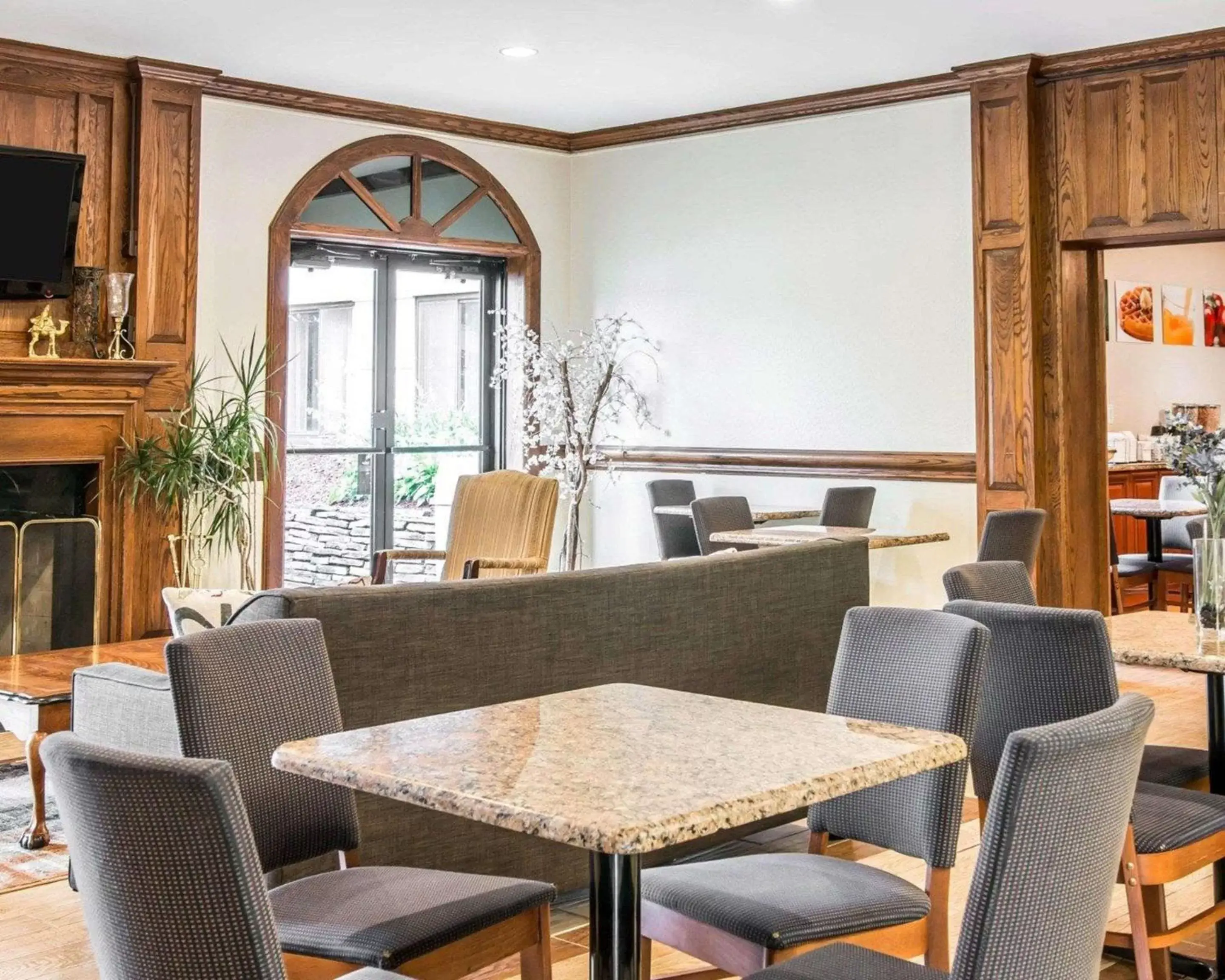 Lobby or reception, Seating Area in Quality Inn Southfield