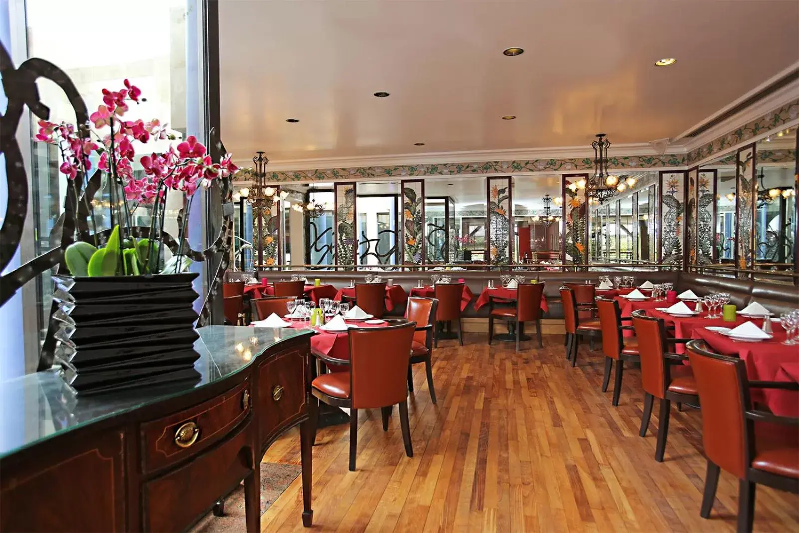 Restaurant/Places to Eat in Millennium Hotel Paris Charles De Gaulle
