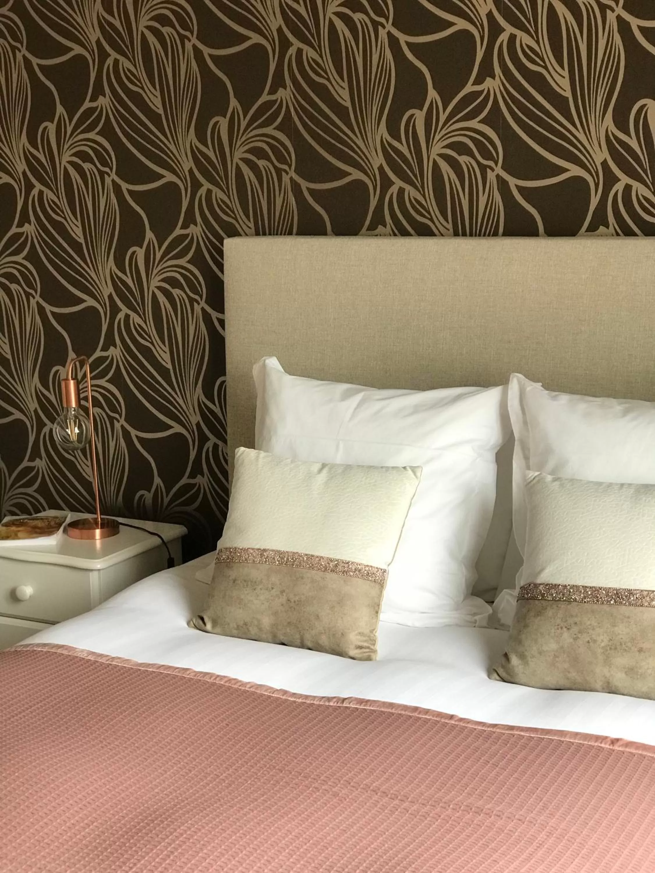 Bedroom, Bed in La Maison de Louisette