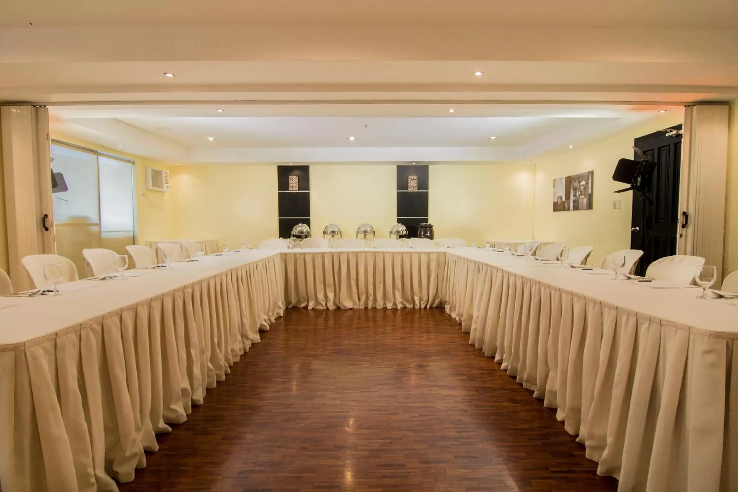 Business facilities in Copacabana Apartment Hotel