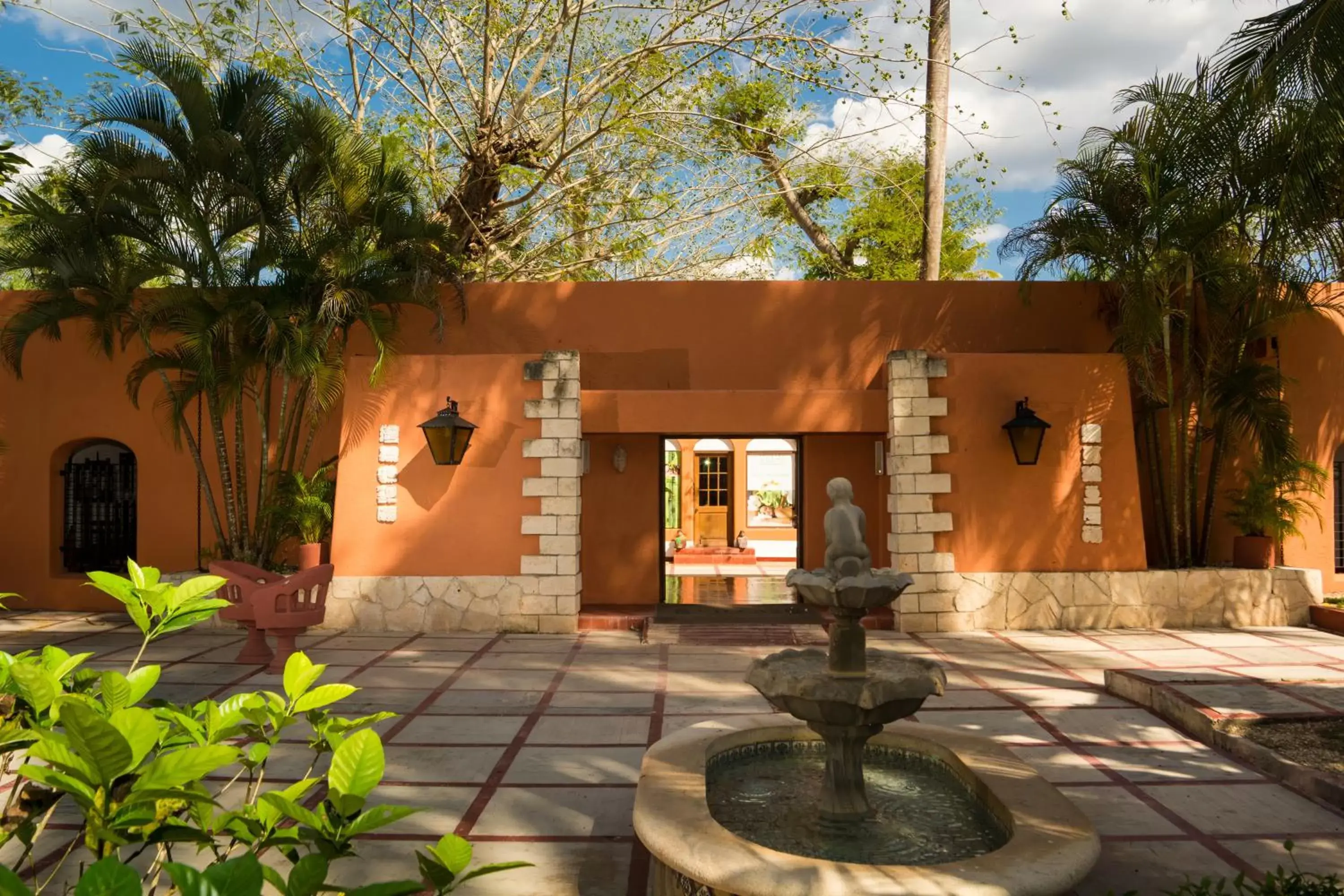 Facade/entrance, Property Building in Villas Arqueologicas Chichen Itza