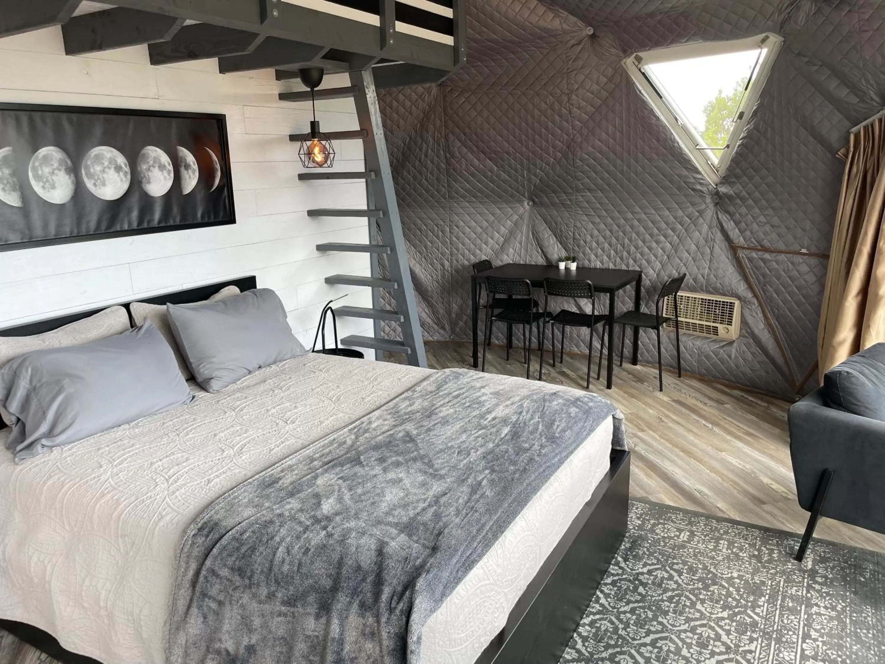 Deluxe Queen Suite in Canyon Rim Domes - A Luxury Glamping Experience!!