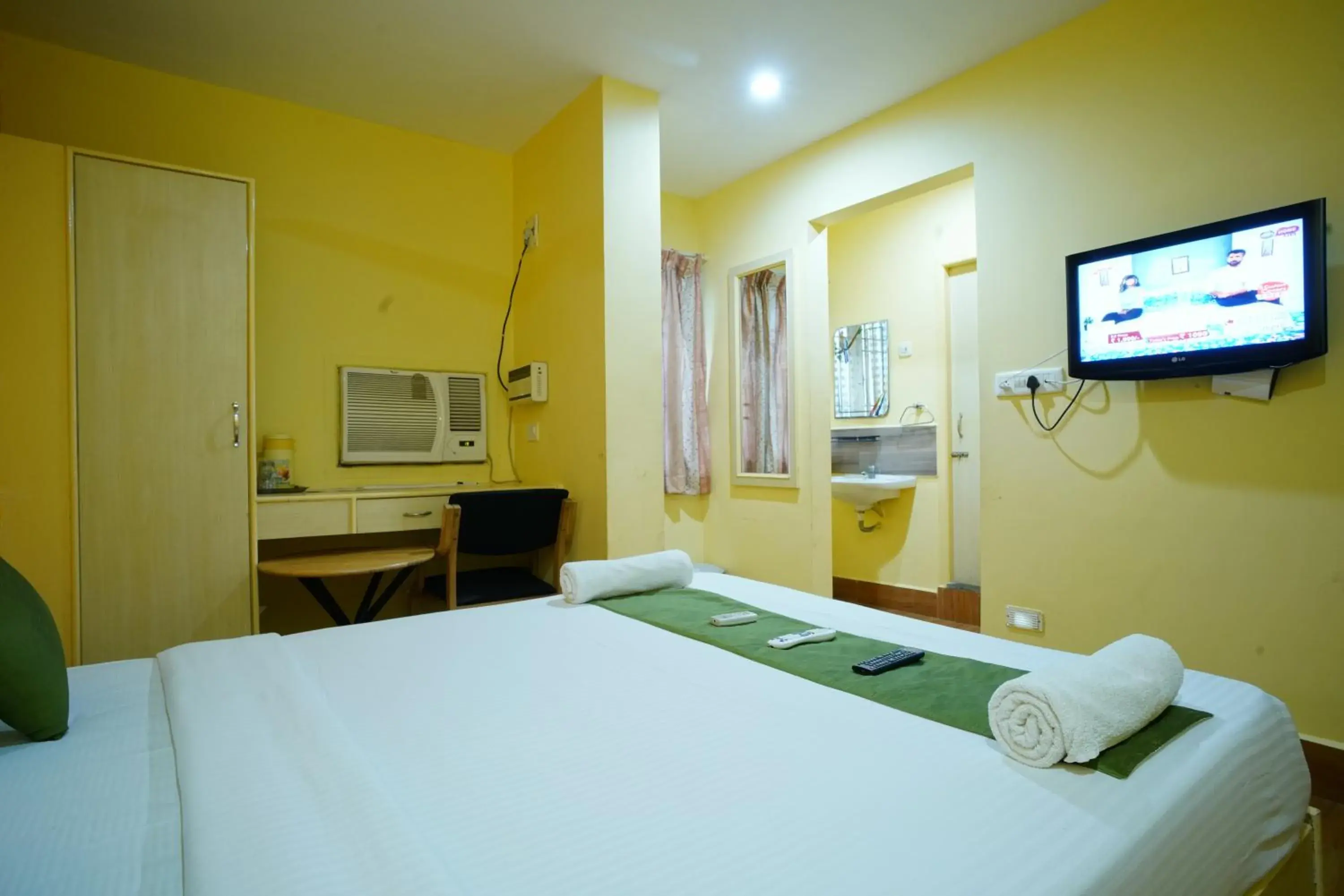 Bed in Season 4 Residences - Teynampet Near Apollo Hospital ,Balaji Dental, US Consulate